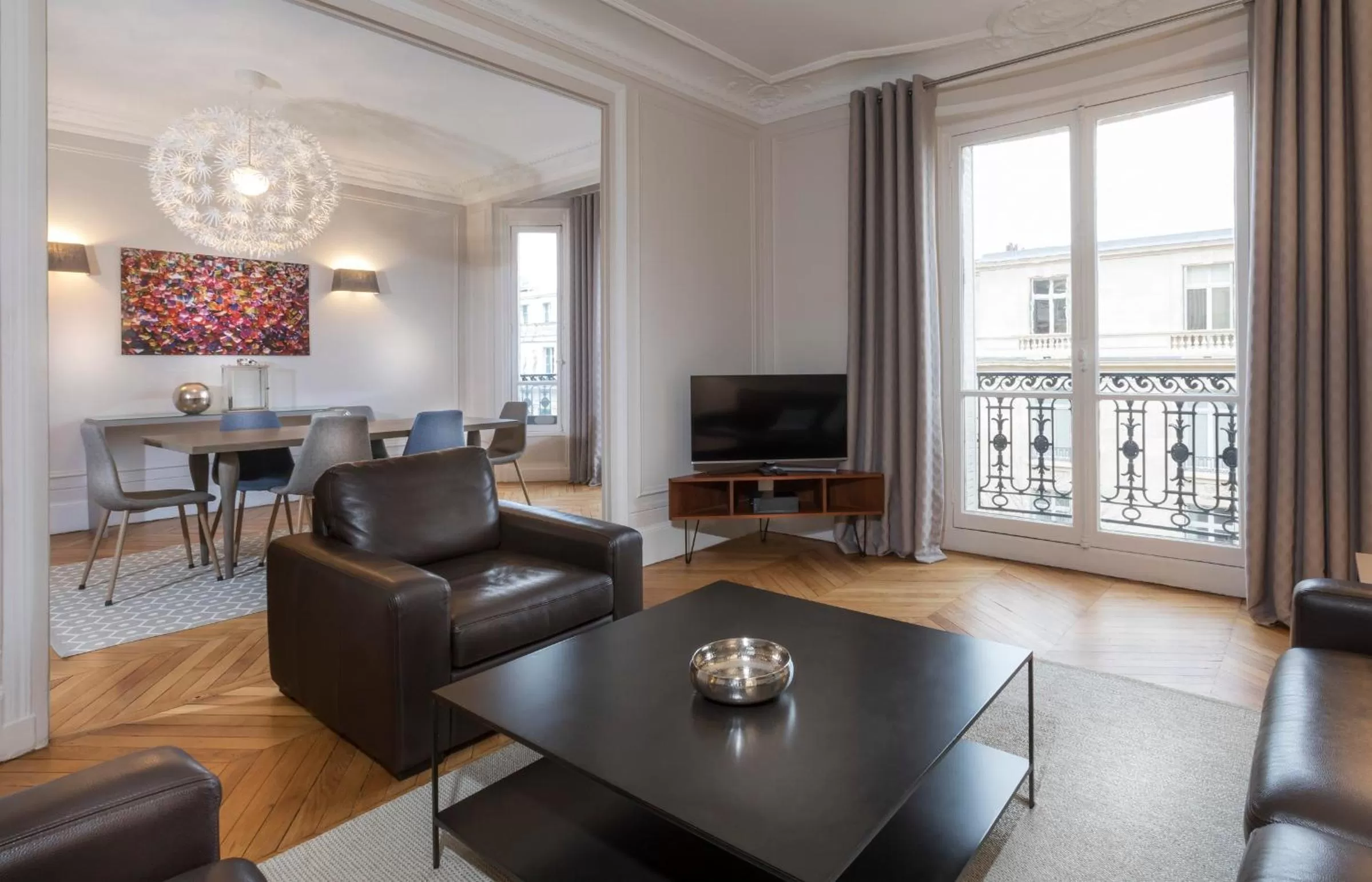 Superior Three-Bedroom Apartment in Résidence Charles Floquet