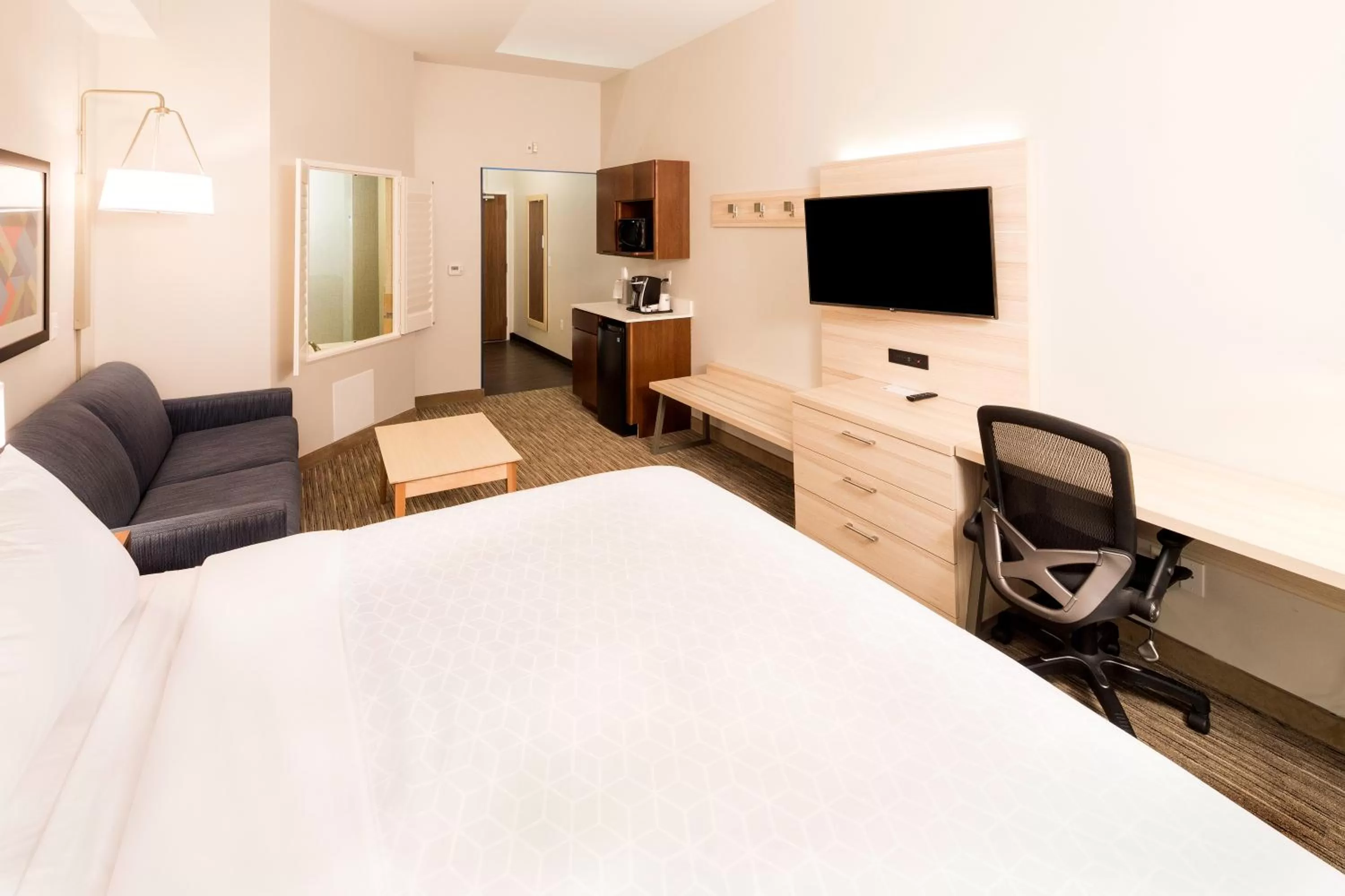 King Suite with Spa Bath - Non-Smoking in Holiday Inn Express Hotel & Suites Bay City by IHG