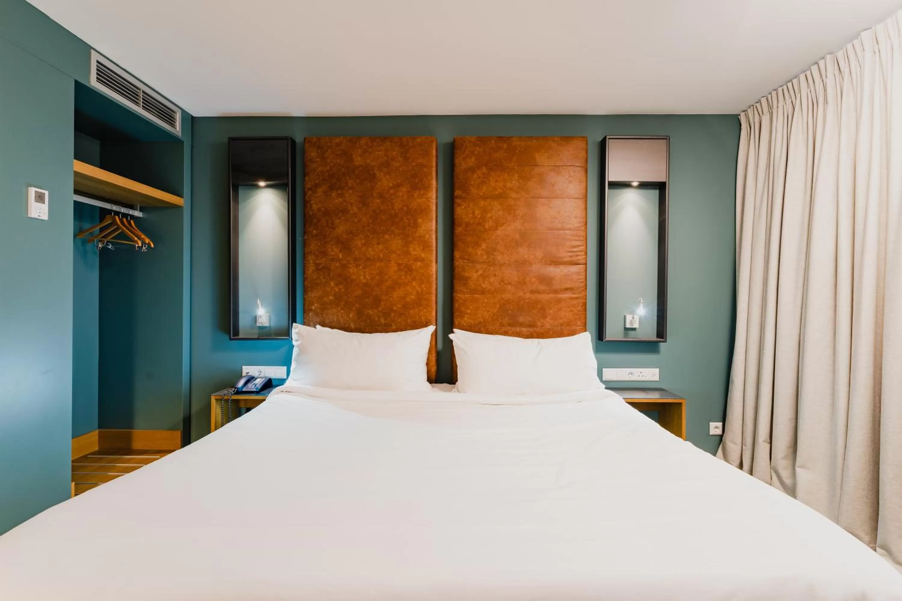 Double/Twin Room with Atrium View in Hotel De Hallen