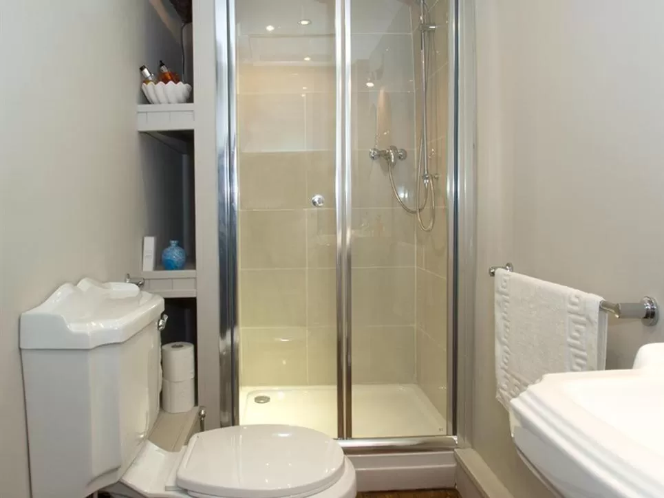 Deluxe Twin Room in Breedon Hall