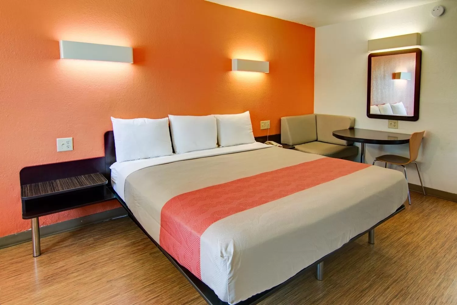 King Room - Smoking  in Motel 6-Mount Pleasant, TX