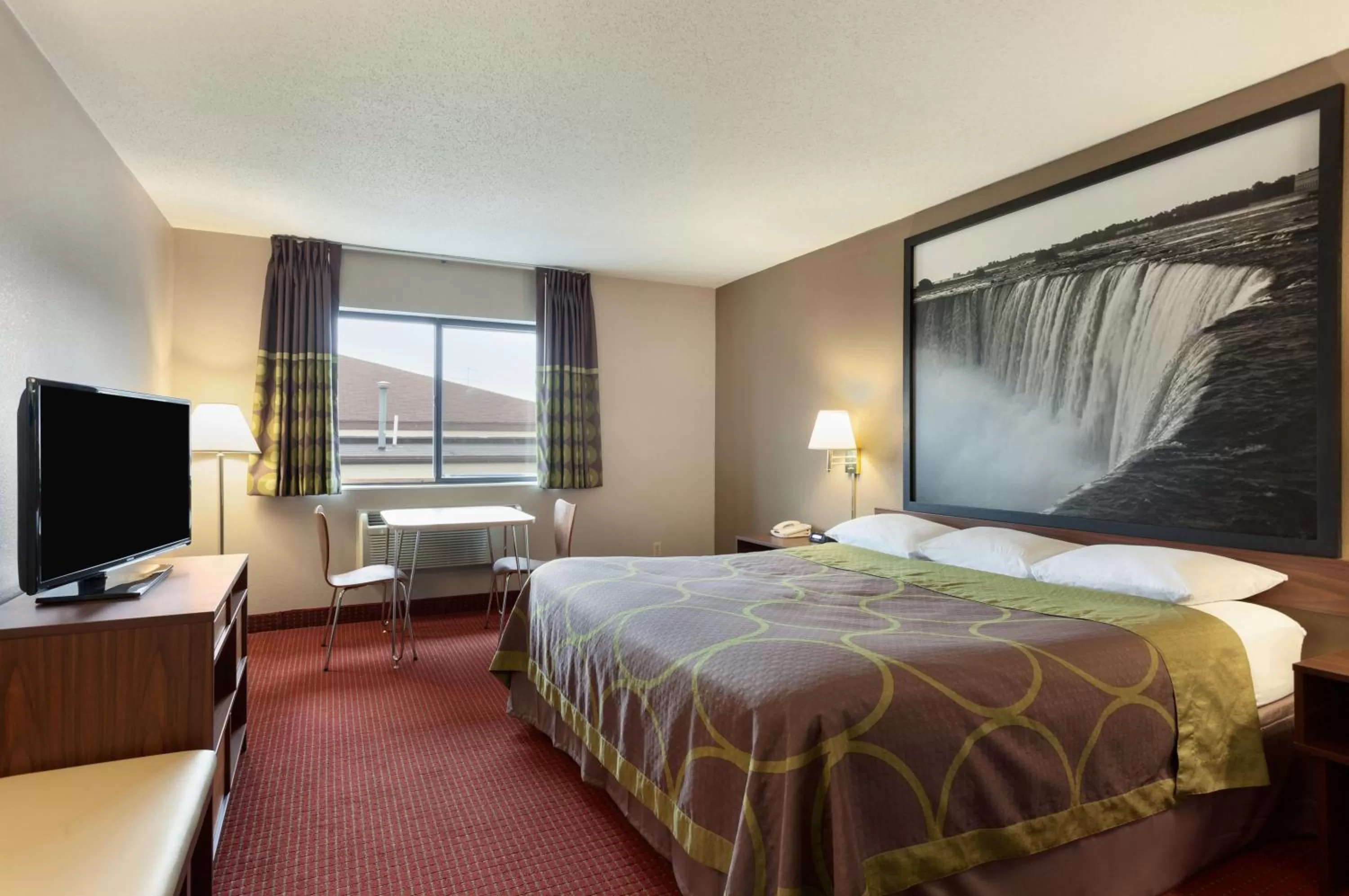 1 King Bed, Mobility/Hearing Accessible Room, Tub w/Grab Bars, Non-Smoking in Super 8 by Wyndham Niagara Falls