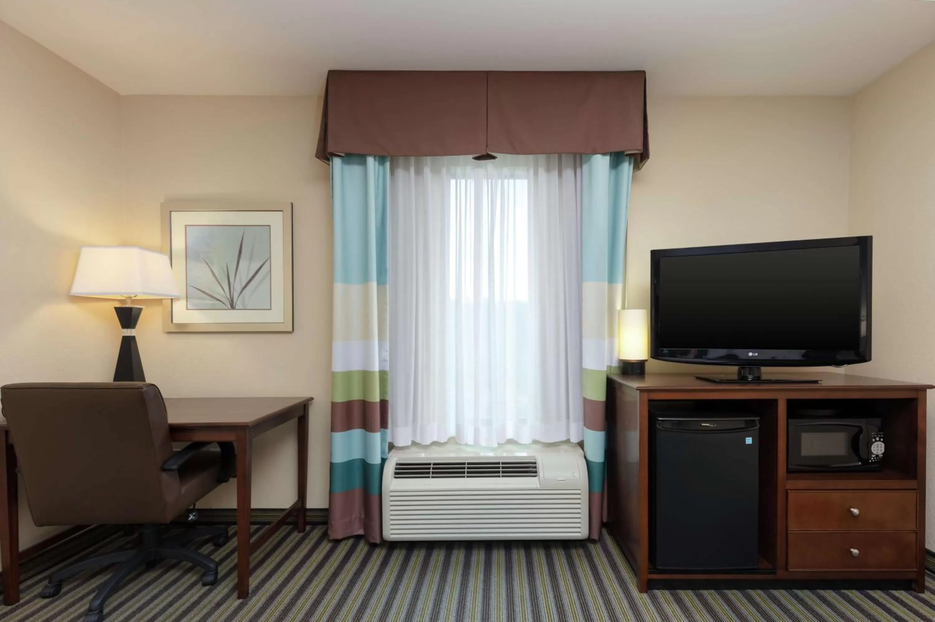 King Room with King Bed - Non-Smoking in Hampton Inn and Suites Adairsville/Calhoun Area
