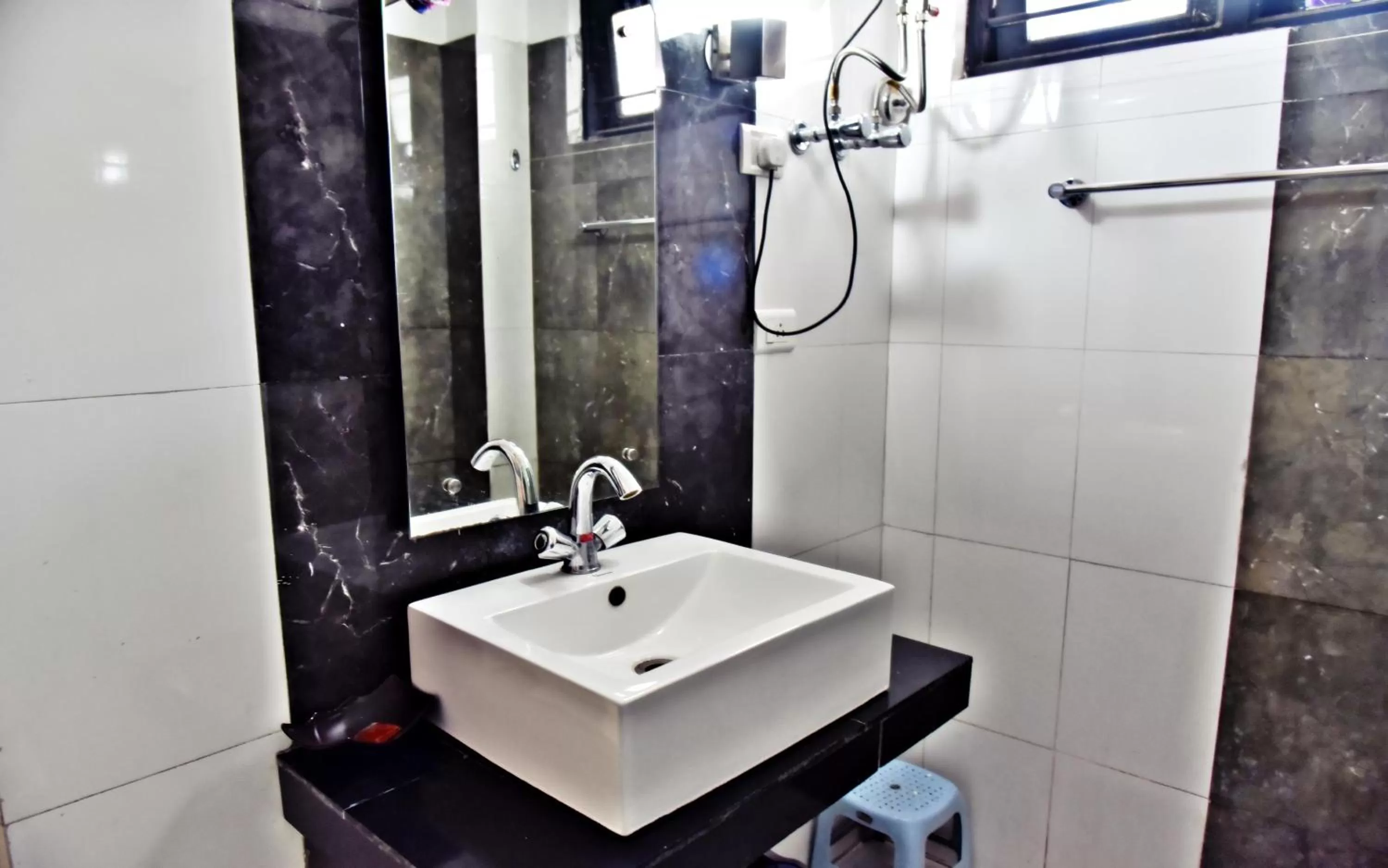 Deluxe Double Room in Sood's Himalayan Vista