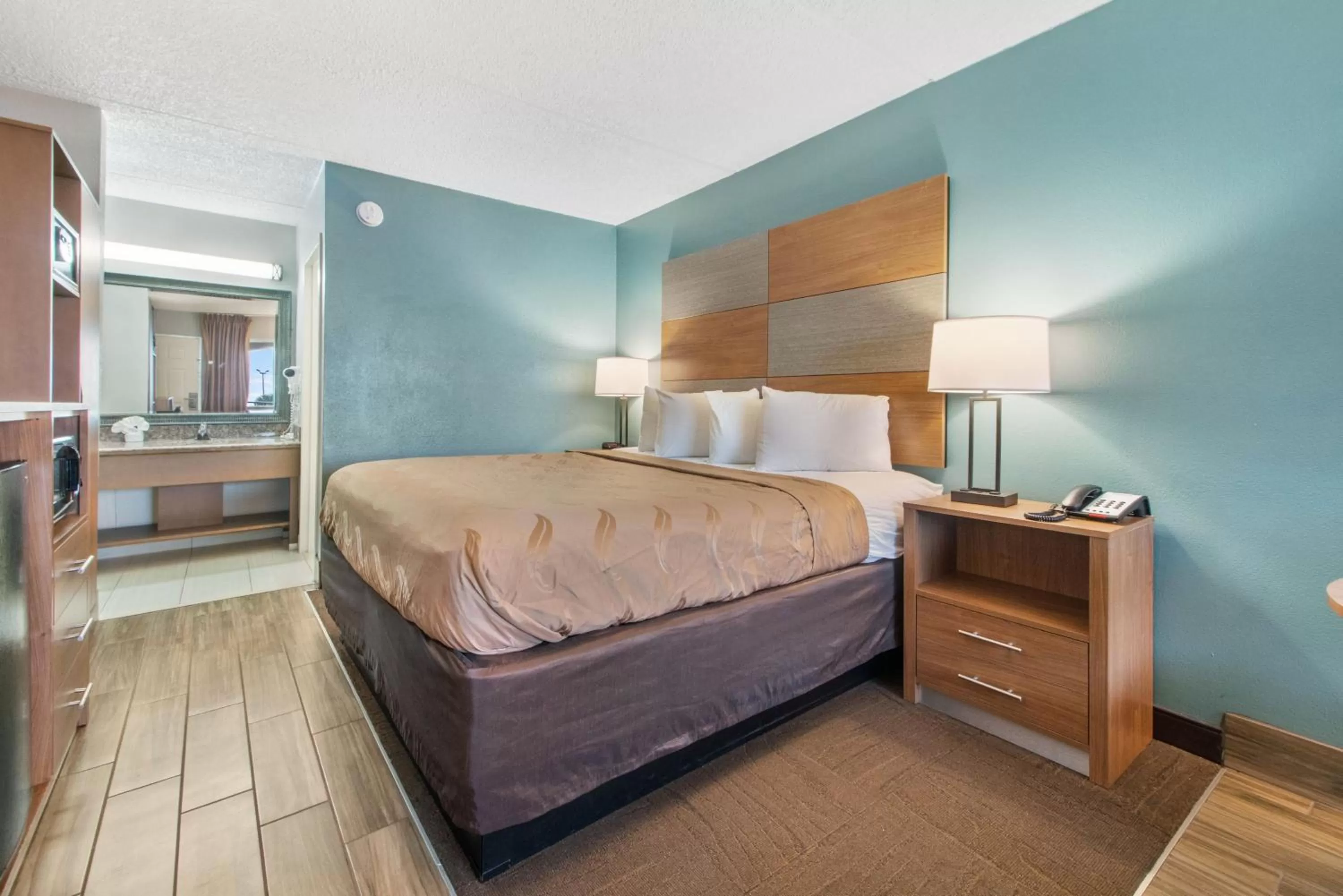 King Room with Partial Sea View in Beachfront Palms Hotel