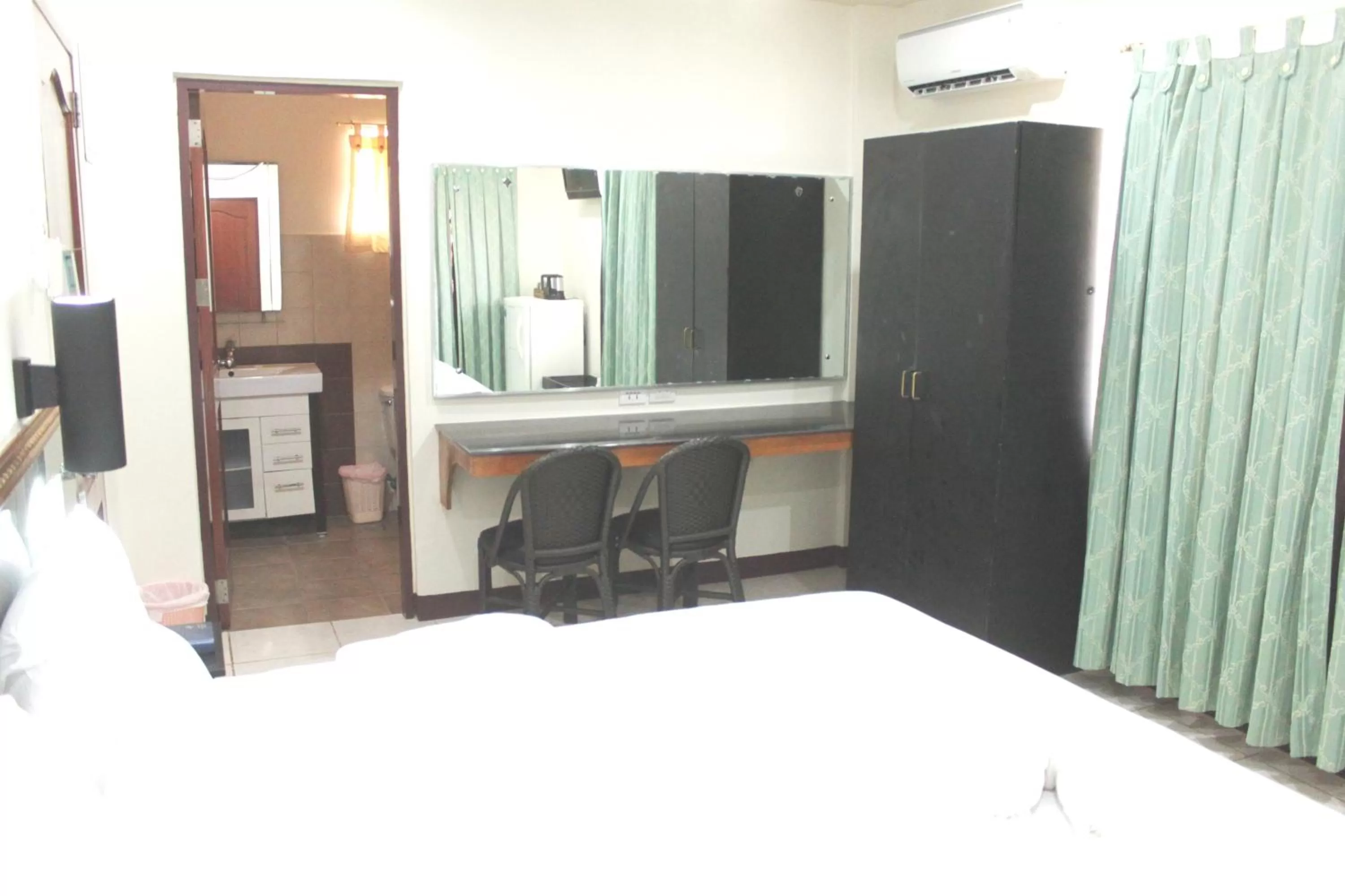 Deluxe Double or Twin Room in Lost Horizon Beach Dive Resort