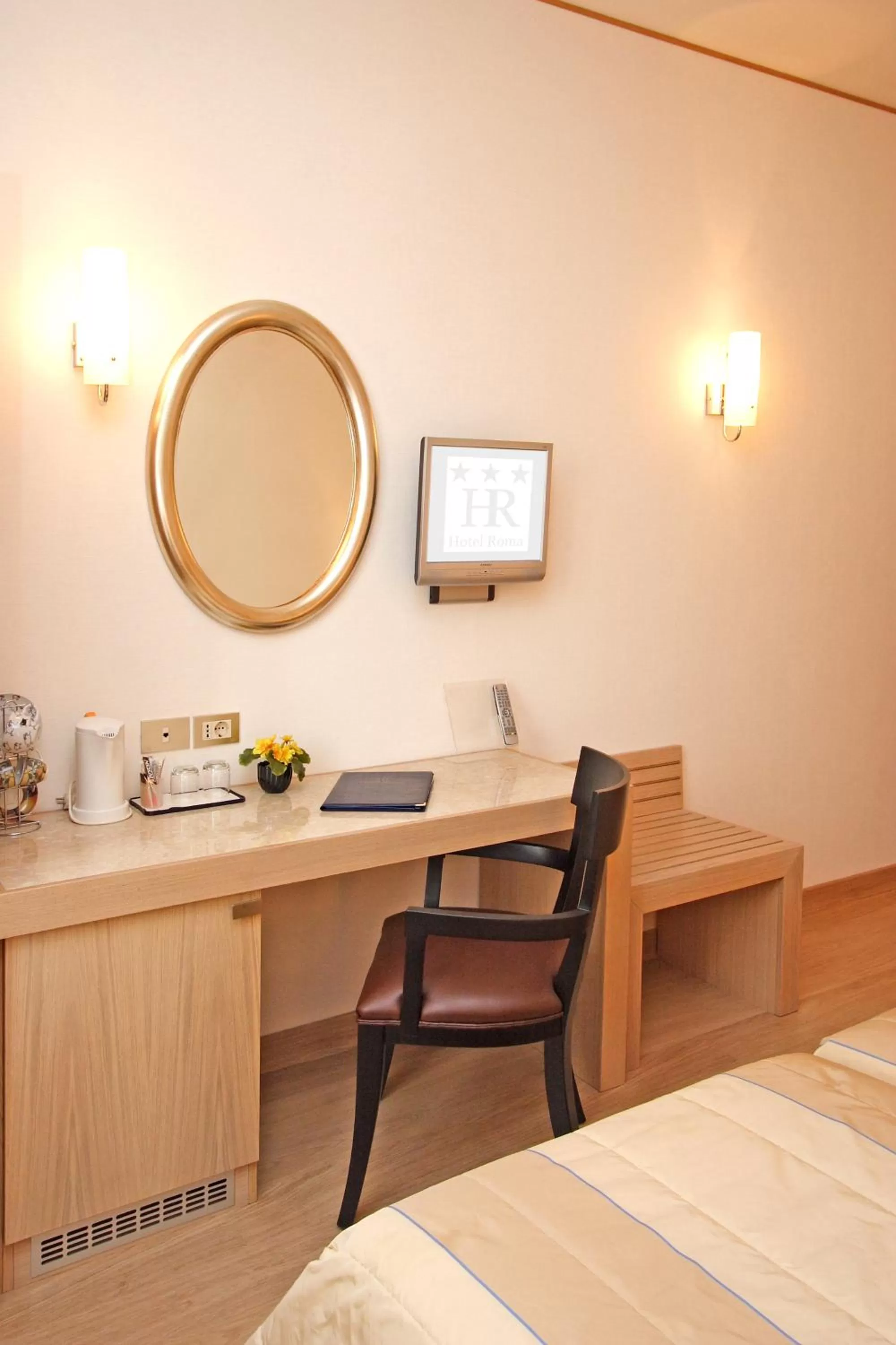 Twin Room in Hotel Roma