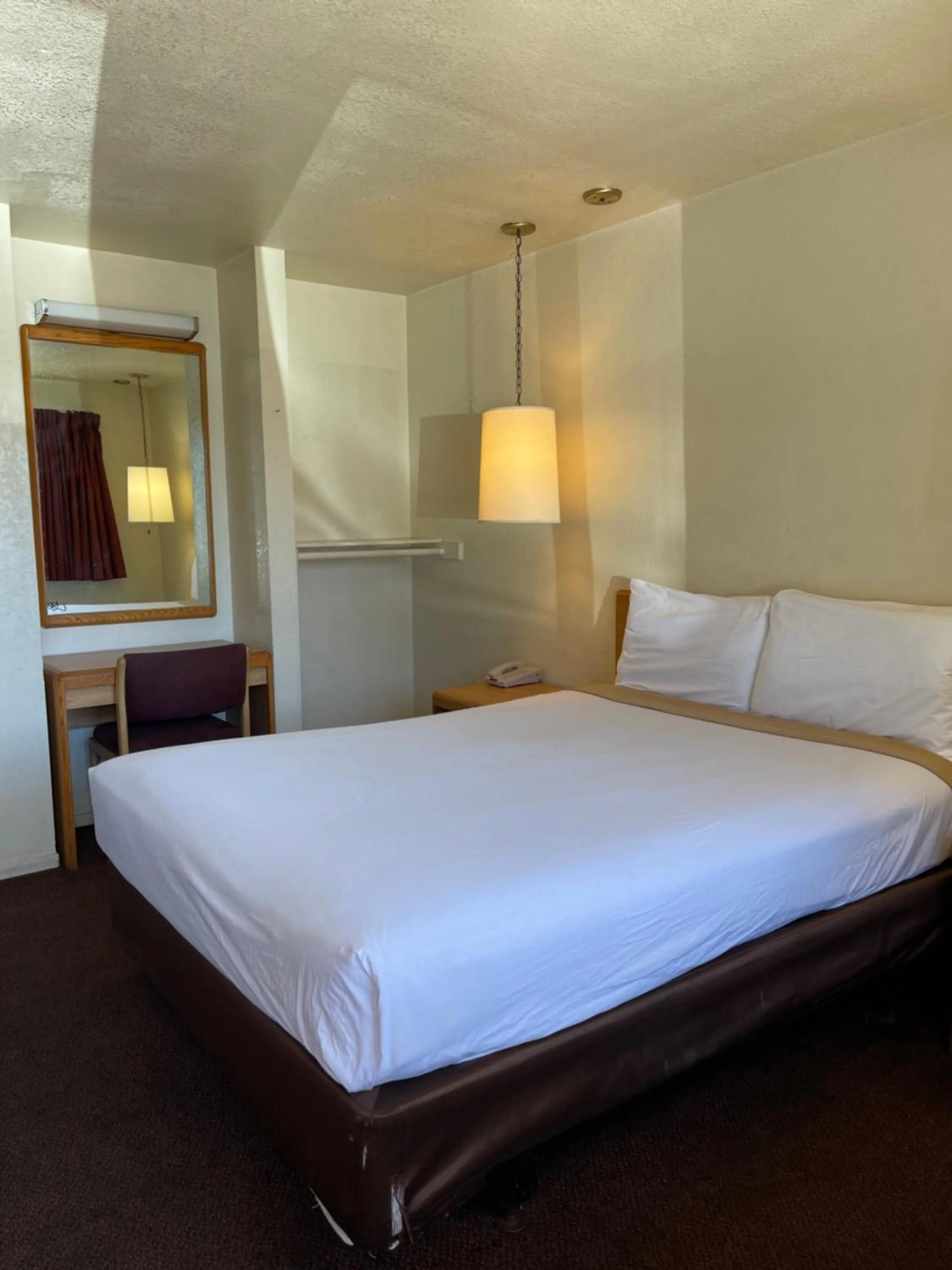 Queen Room - Disability Access in Palms Inn & Suites