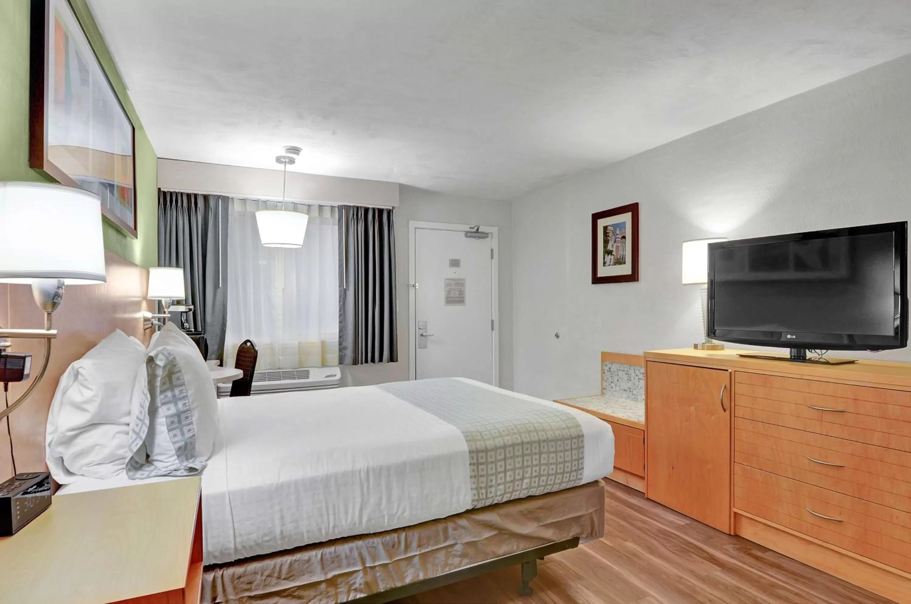 Queen Room with Bath Tub - Disability/Non-Smoking in Hotel Nexus; BW Signature Collection