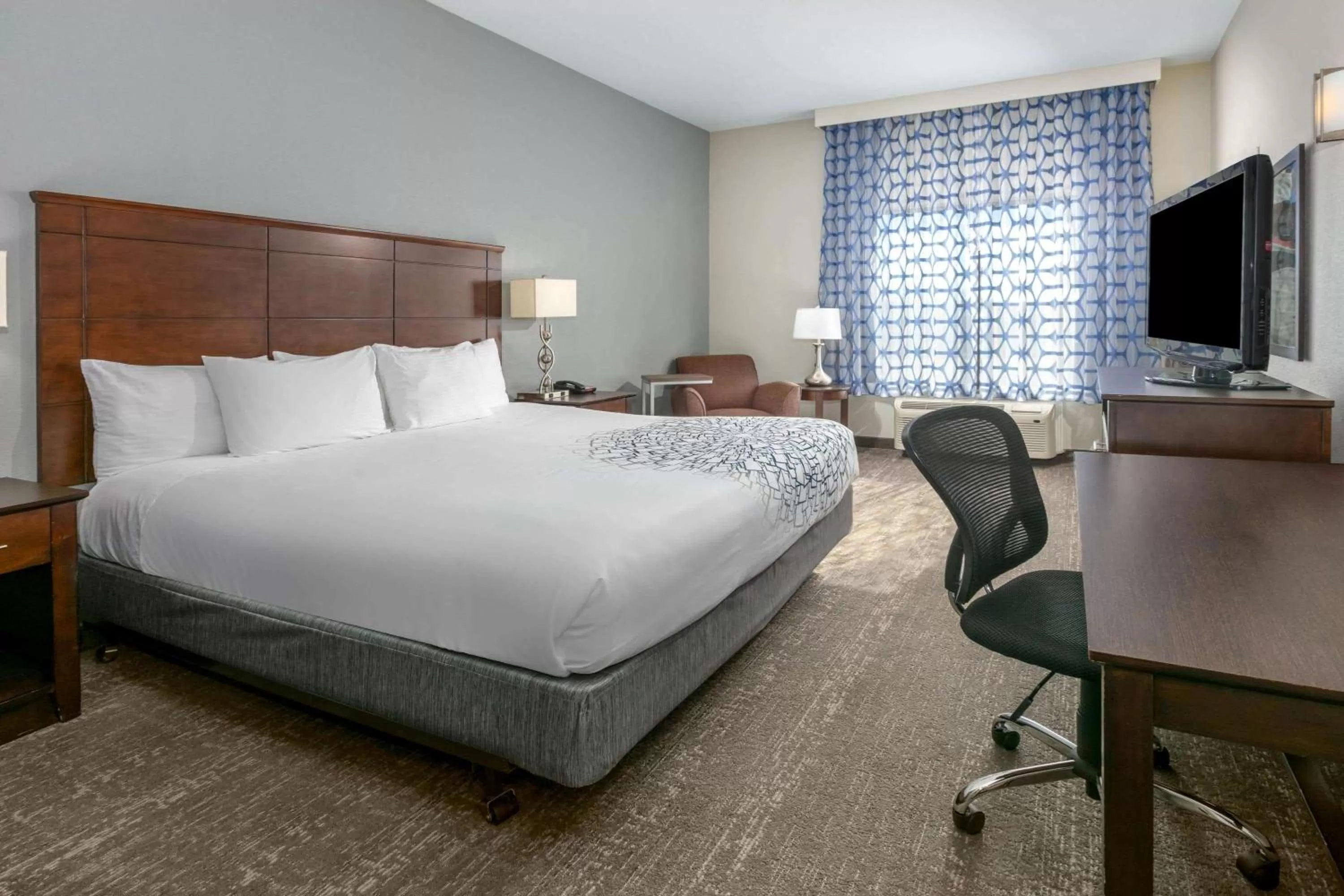 King Room - Disability Access in La Quinta by Wyndham Horn Lake / Southaven Area