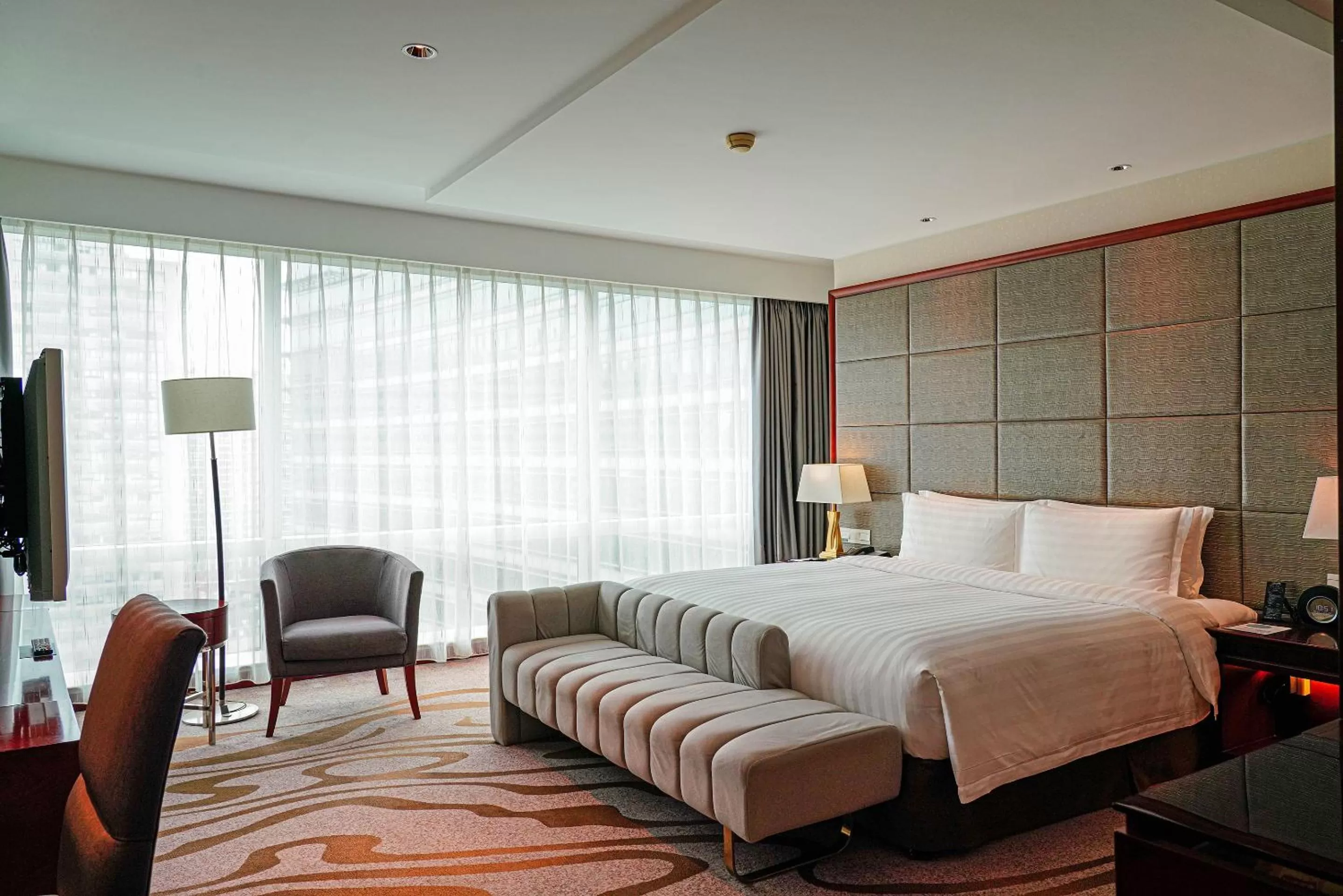 Deluxe King in Pullman Shanghai Skyway