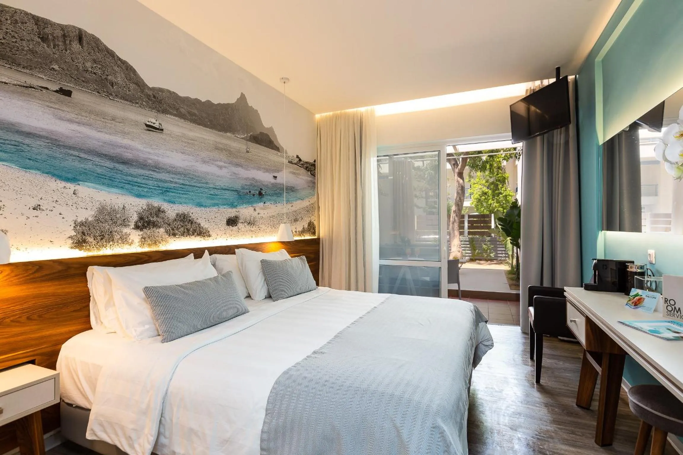 Junior Suite with Jetted Tub in Atrium Ambiance Hotel