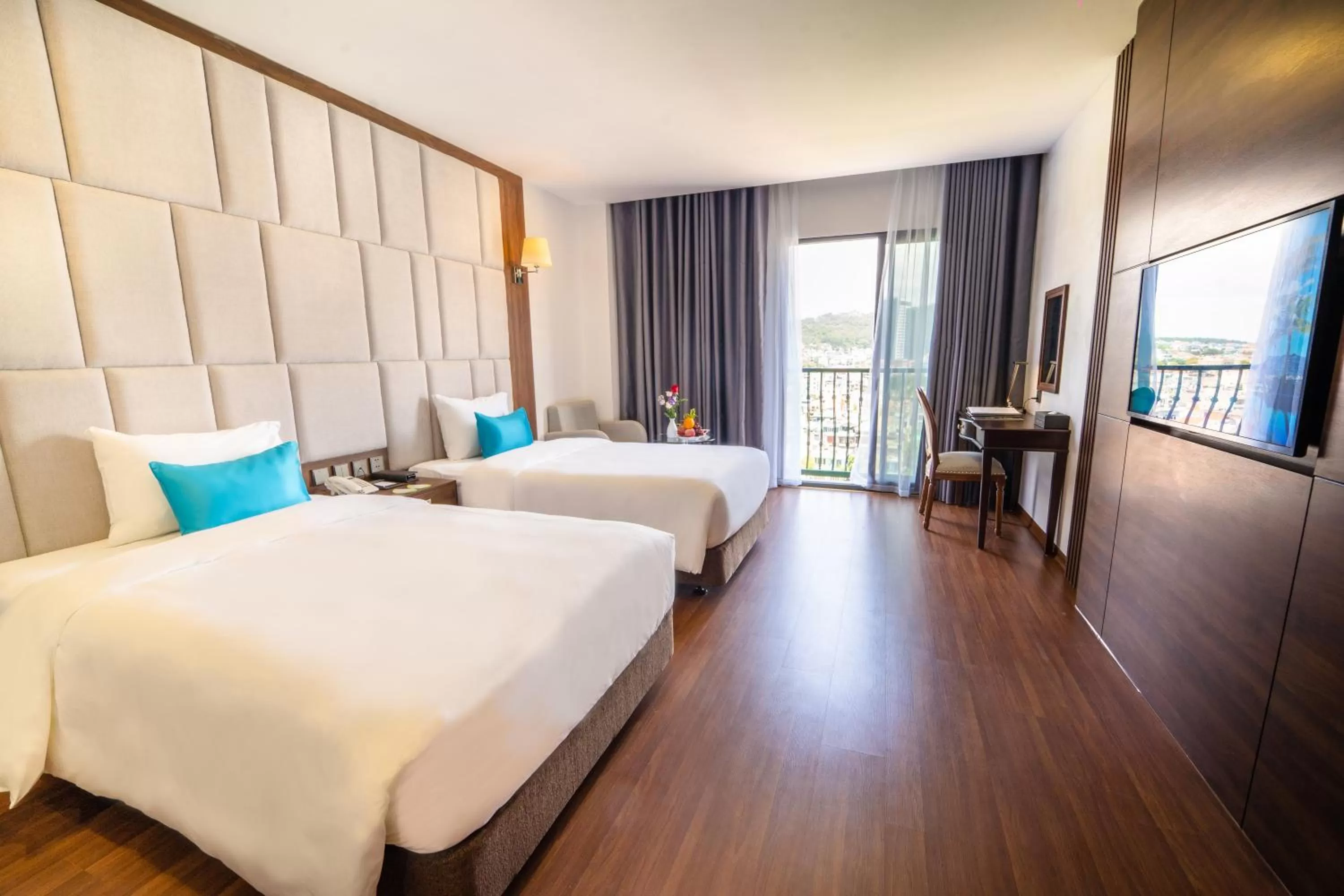 Deluxe Twin Room in Paddington Hotel Halong Bayview