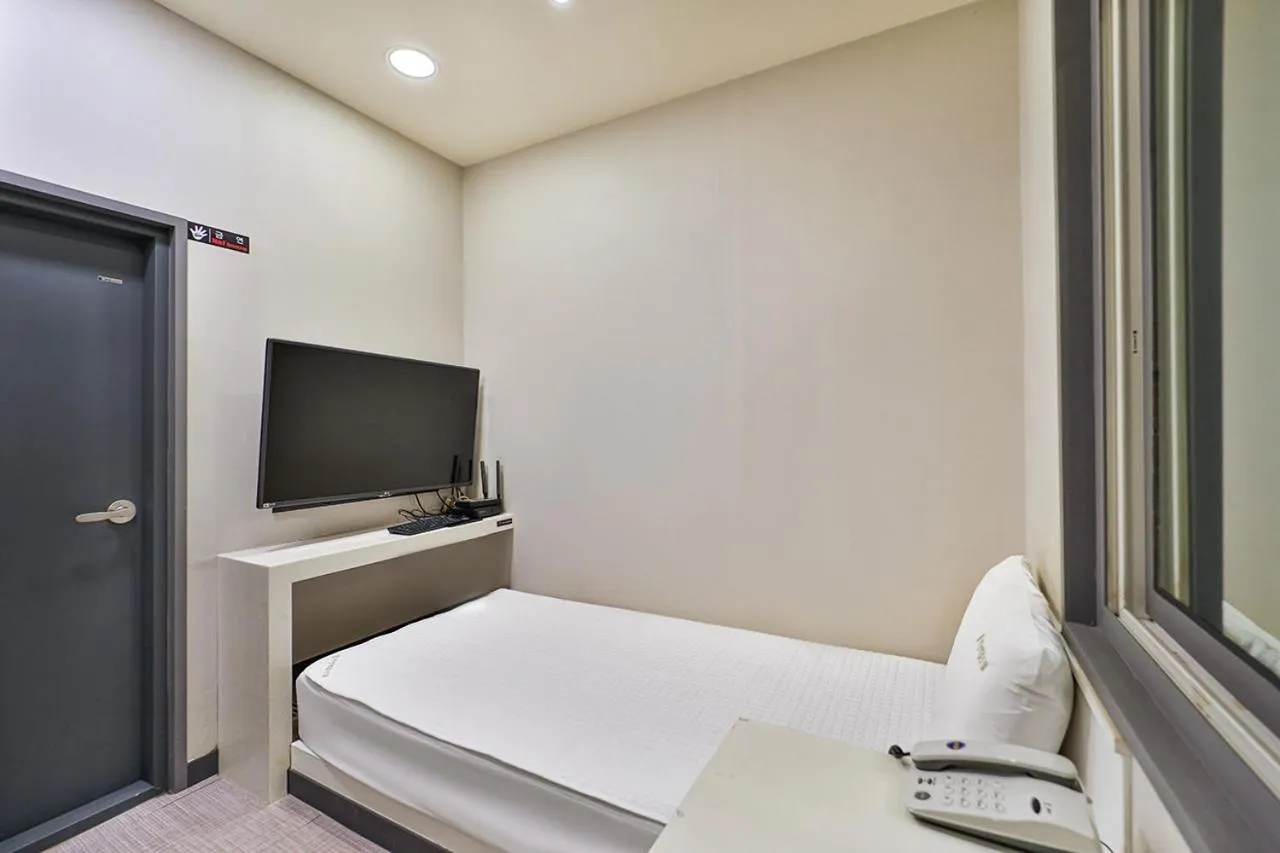 Single Bed in Dormitory Room in Top Motel Busan
