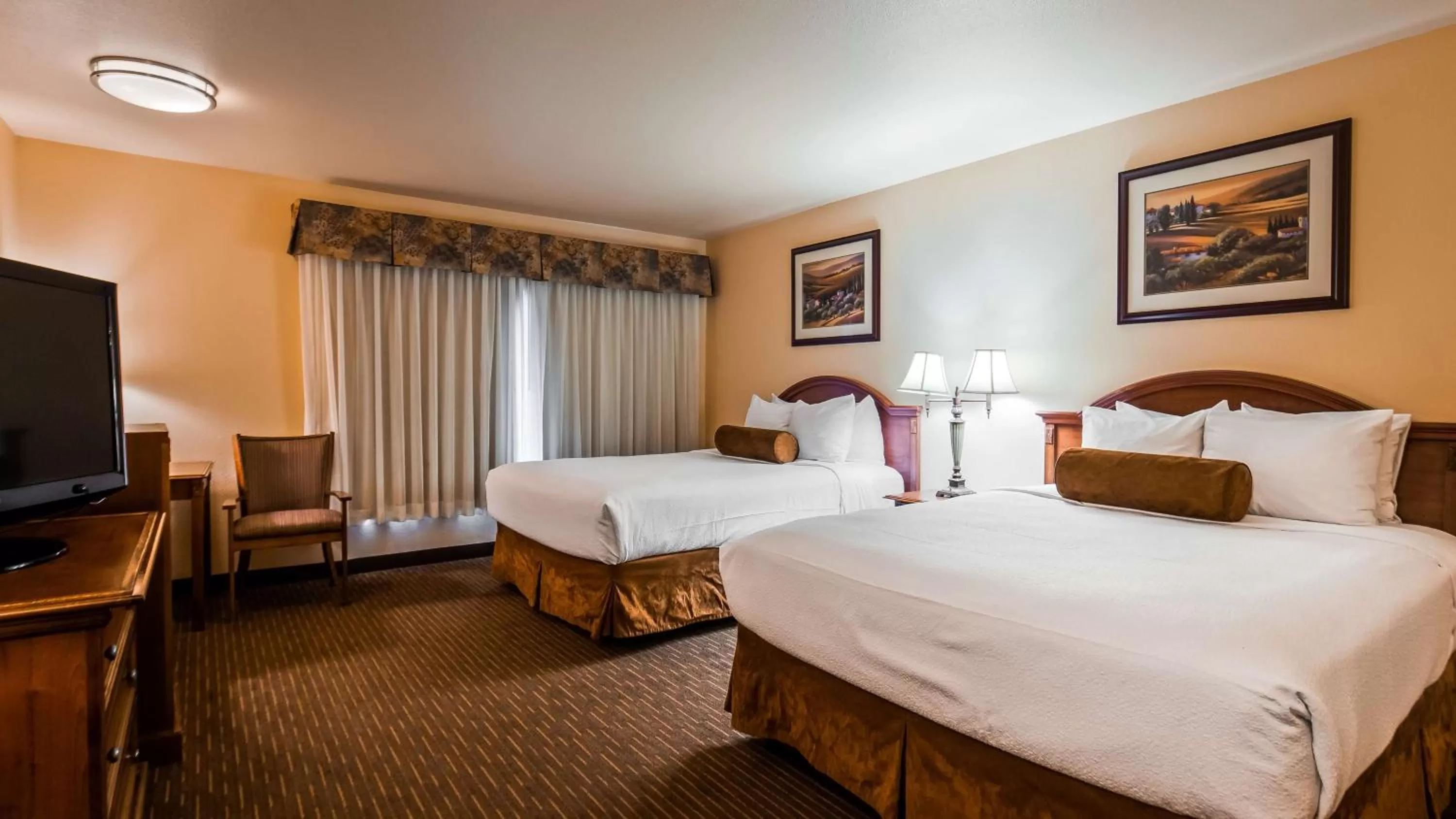 Queen Room with Two Queen Beds and Roll-In Shower - Disability Access/Non-Smoking in Best Western El Grande Inn