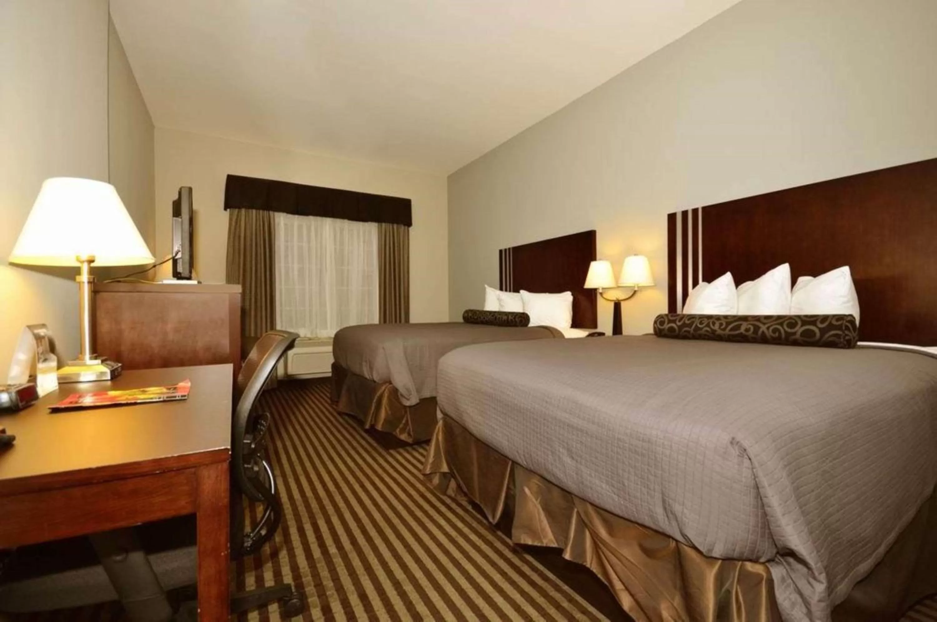 Queen Room with Two Queen Beds and Roll-In Shower - Mobility Access/Non-Smoking in Best Western Abbeville Inn and Suites