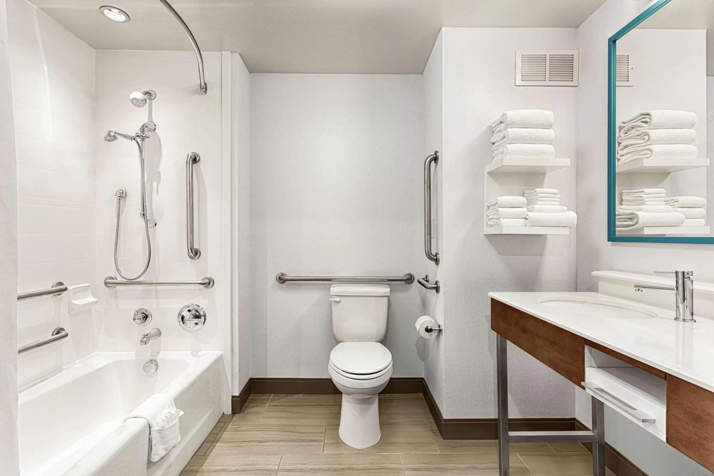 Double Room with Two Queen Beds and Bath Tub - Hearing Access/Non-Smoking in Hampton Inn Morganton