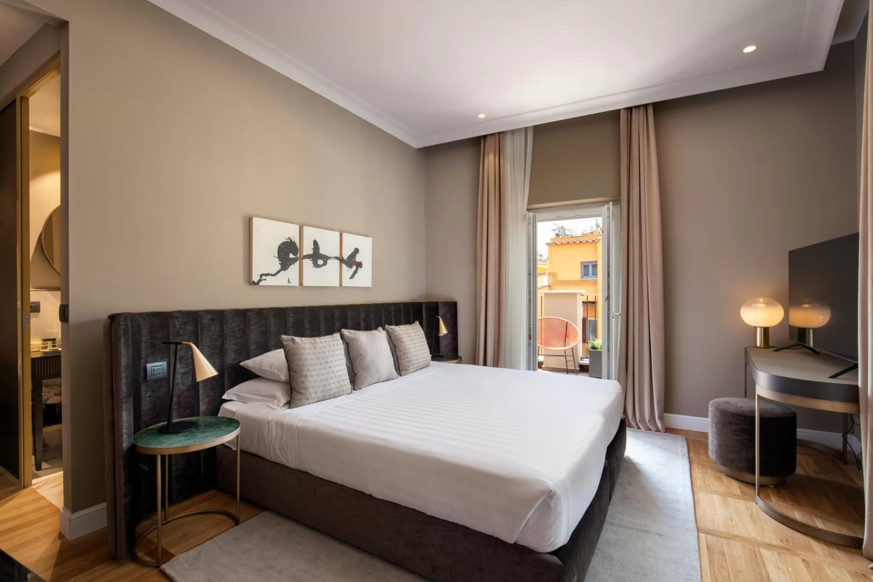 Junior Suite with Terrace Separate Building in Condotti Boutique Hotel