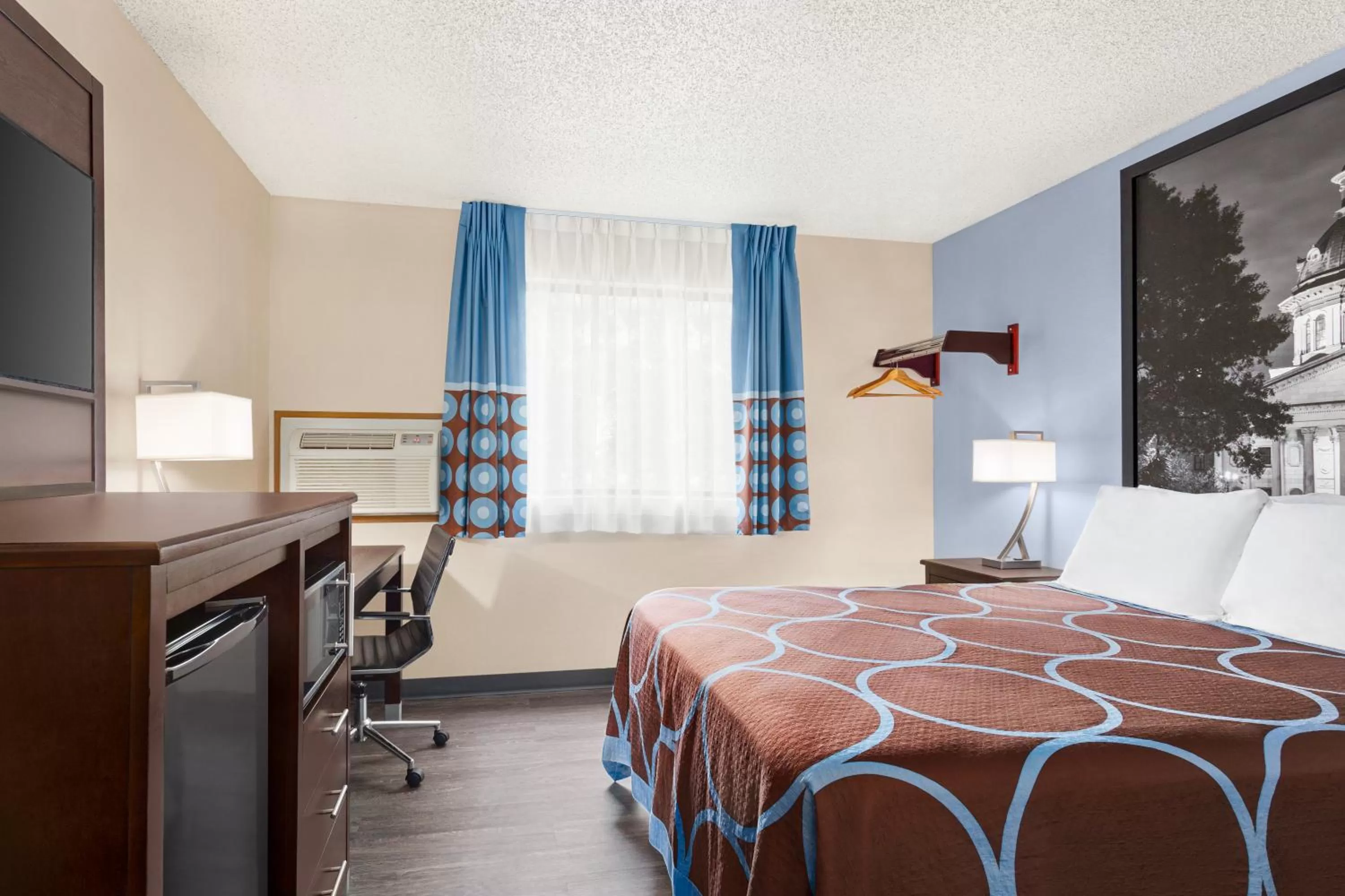 Queen Room - Disability Access/Non-Smoking in Super 8 by Wyndham Lenexa Overland Park Area/Mall Area