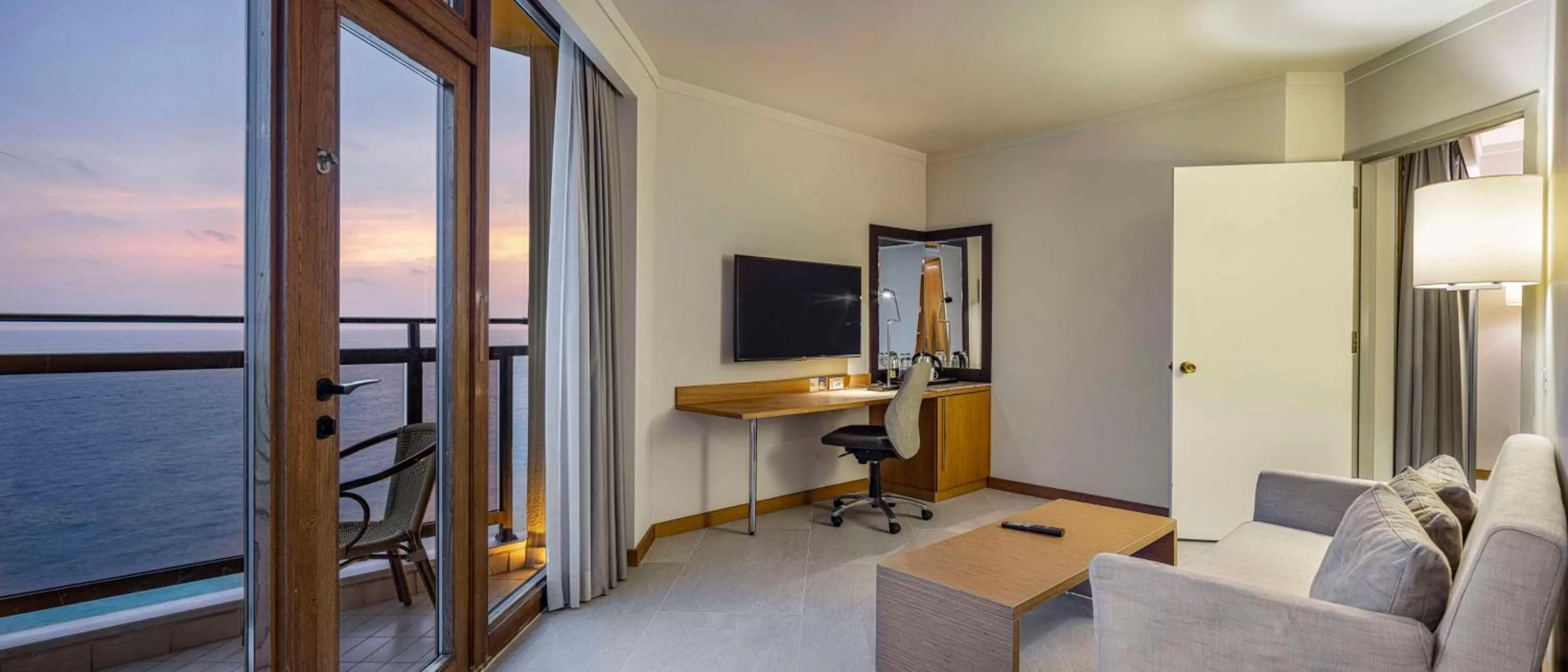 Deluxe Suite with Sea View in Mersin HiltonSA