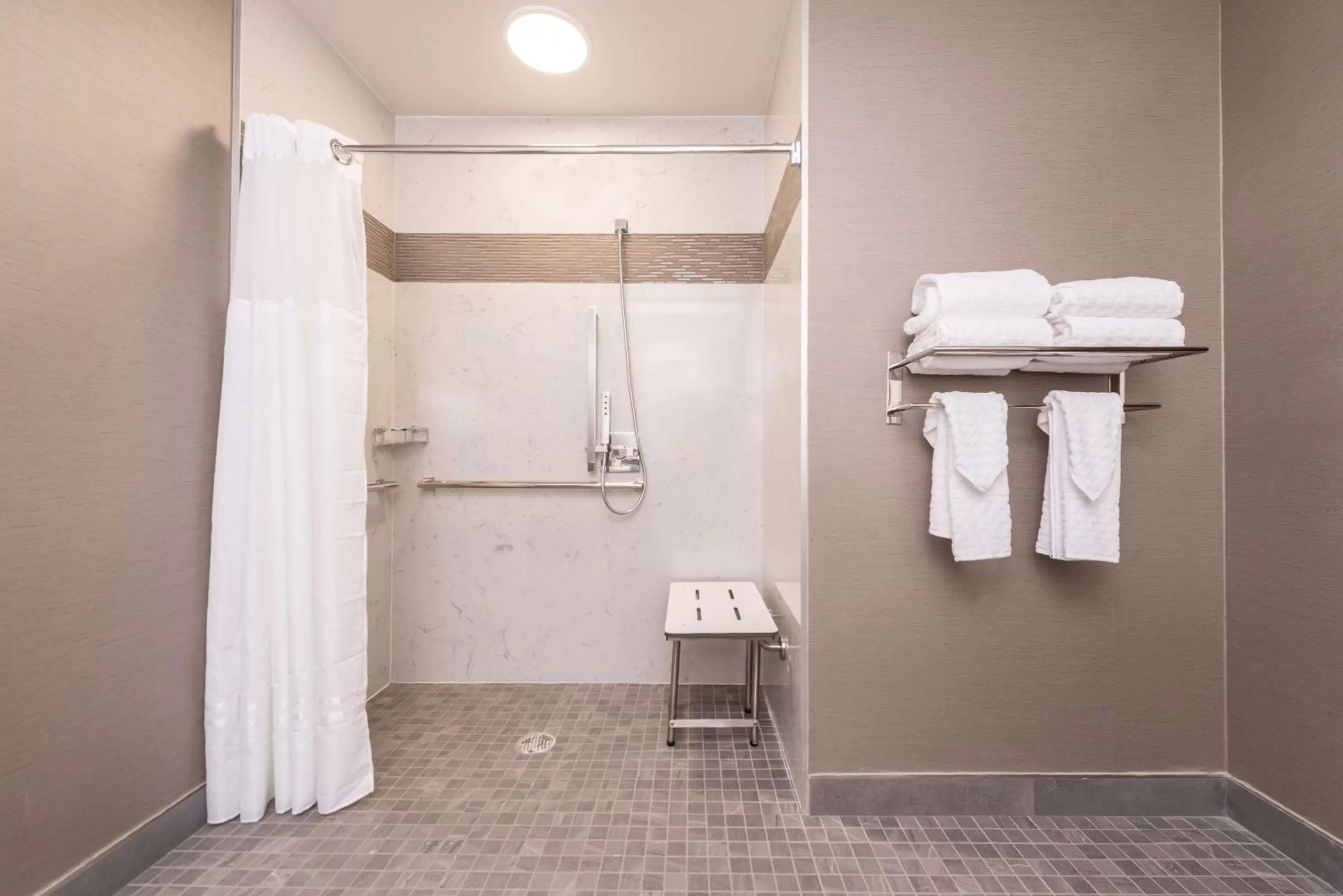 Queen Suite with Two Queen Beds and Roll-in Shower - Disability Access in Best Western Plus Temecula Wine Country Hotel & Suites