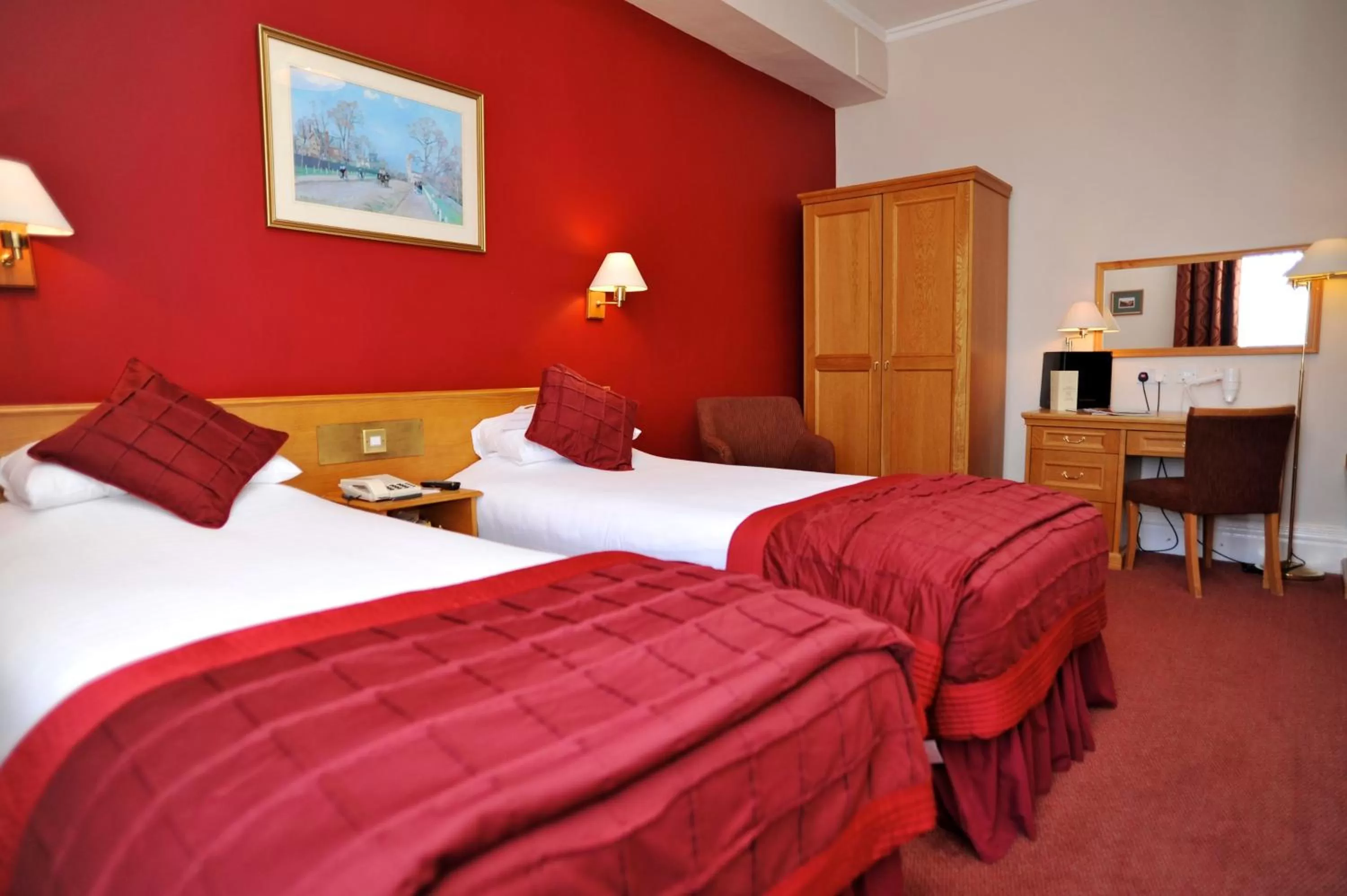 Superior Twin Room in Royal Exeter Hotel