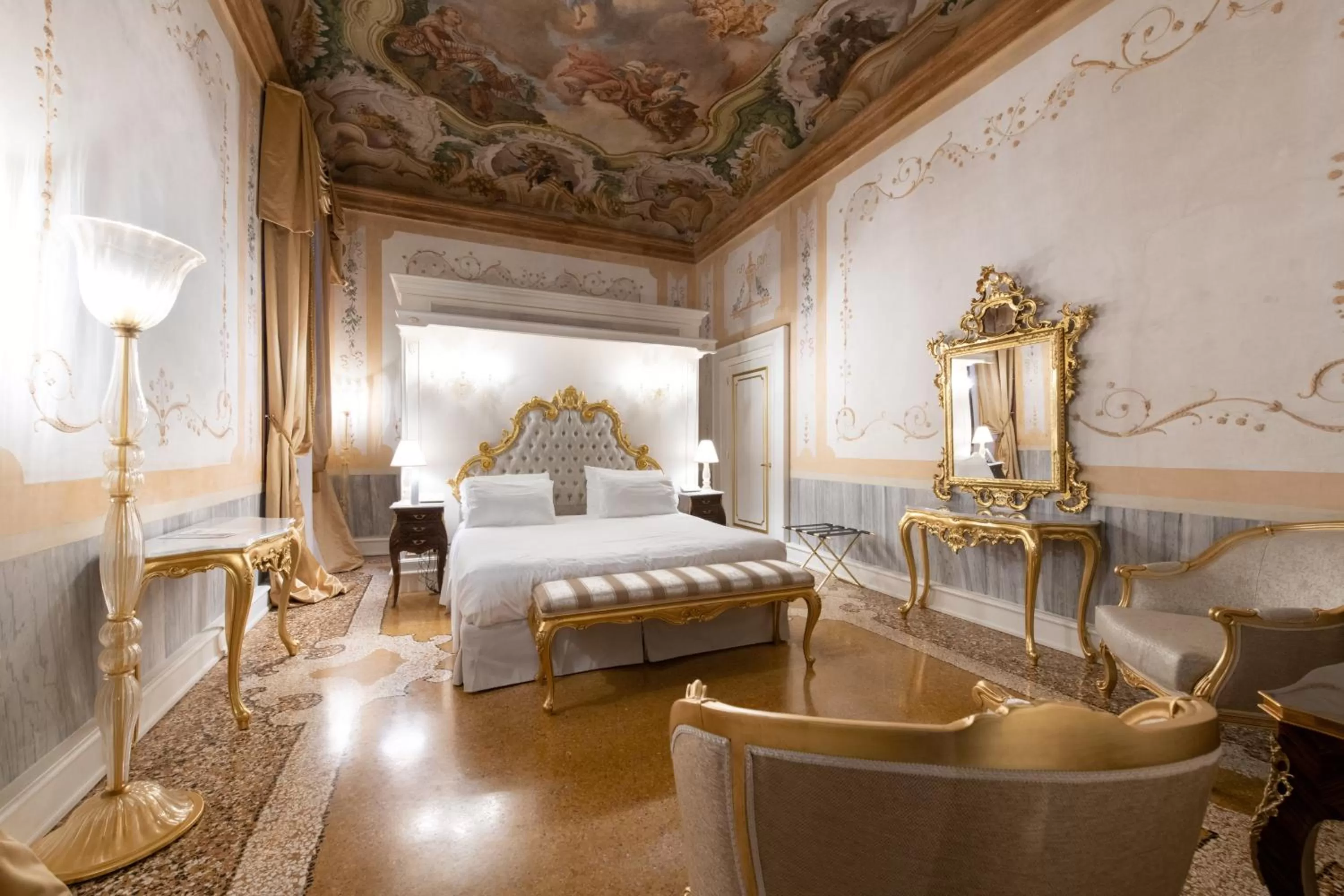 Deluxe Suite in Ca' Bonfadini Historic Experience
