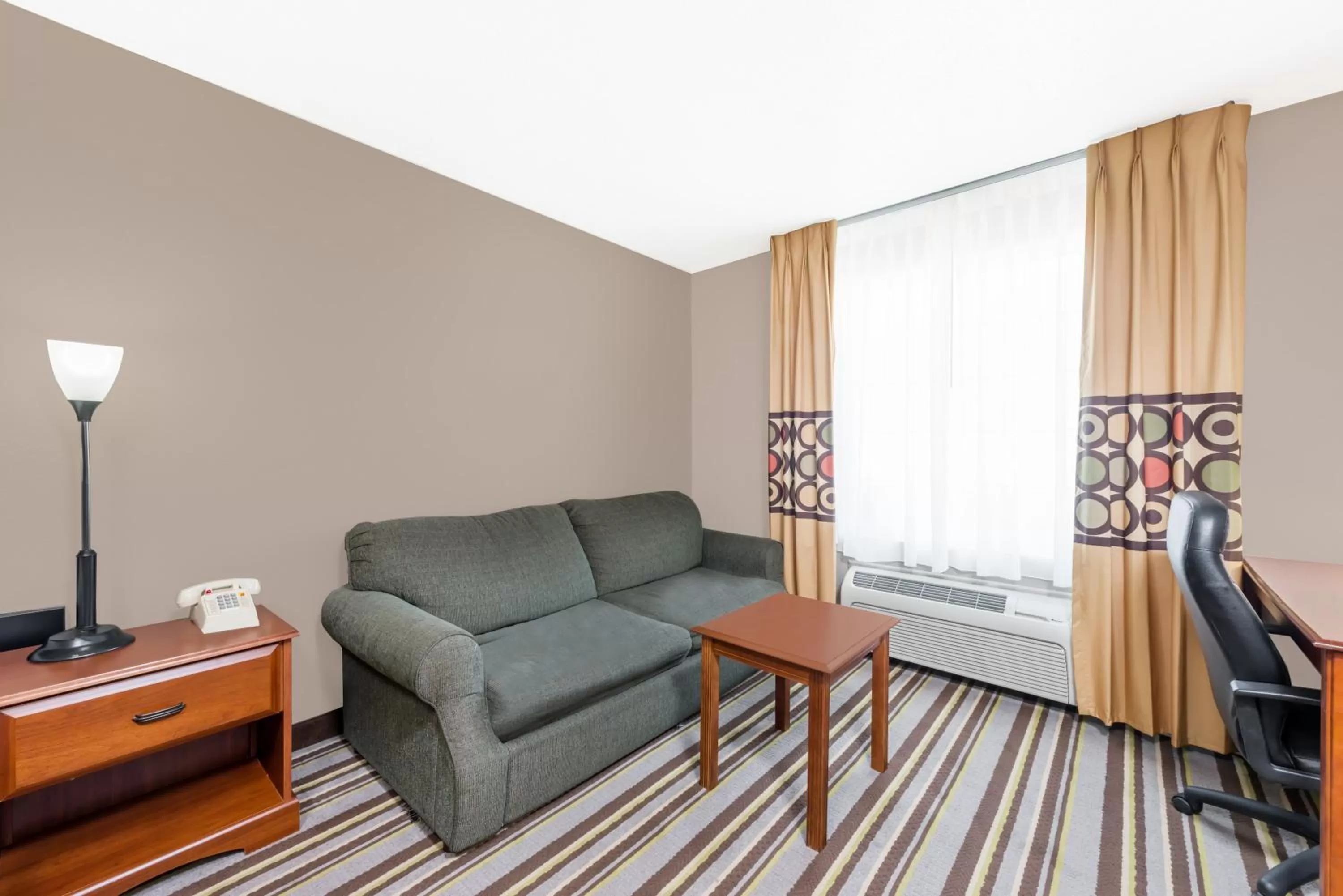 Deluxe King Suite - Non-Smoking in Super 8 by Wyndham Bolivar