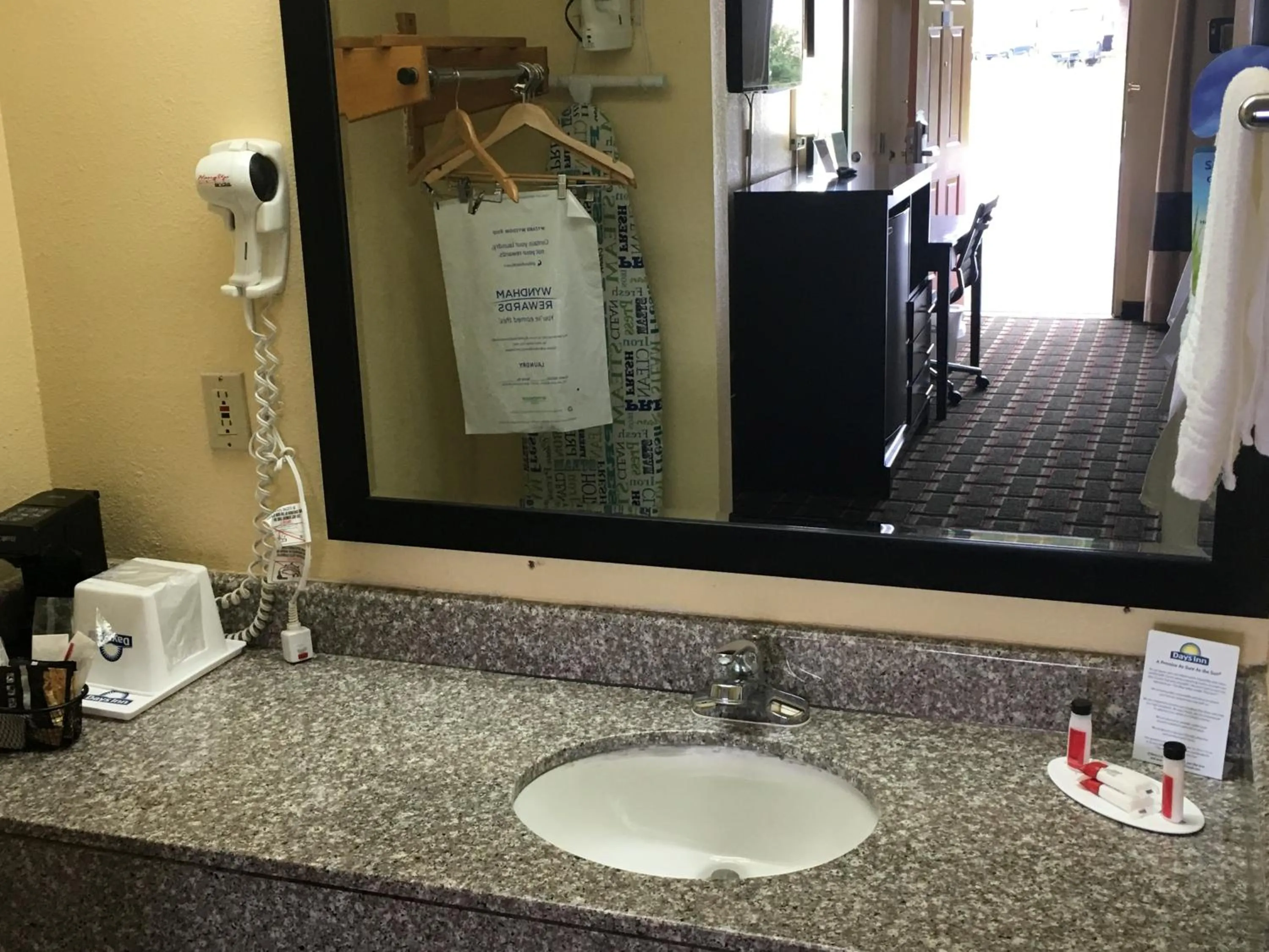 King Room - Disability Access/Non-Smoking in Days Inn by Wyndham Eufaula AL