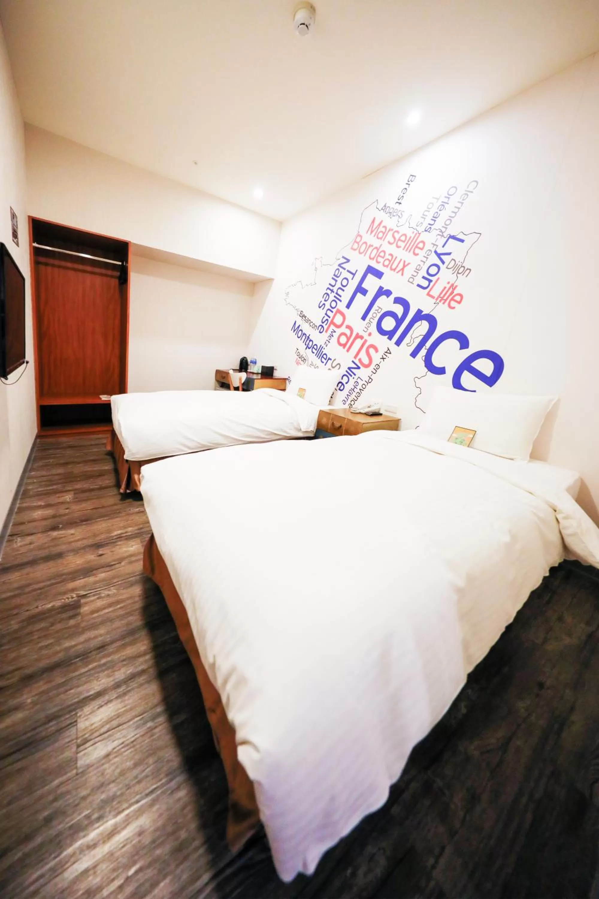 Standard Twin Room-No Window in Skyone Hotel