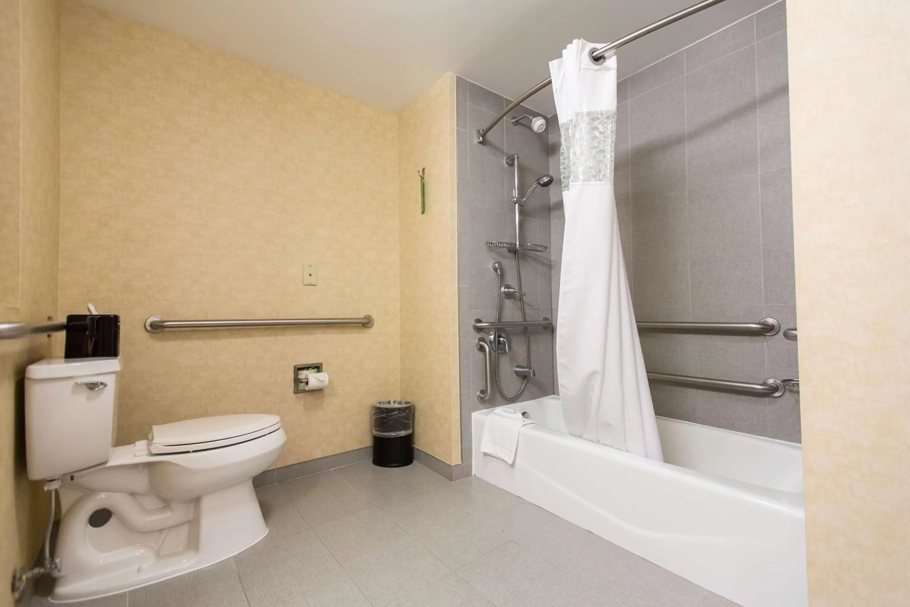 Queen Room with Two Queen Beds - Mobility and Hearing Access/Non-Smoking in Hampton Inn and Suites Parsippany/North