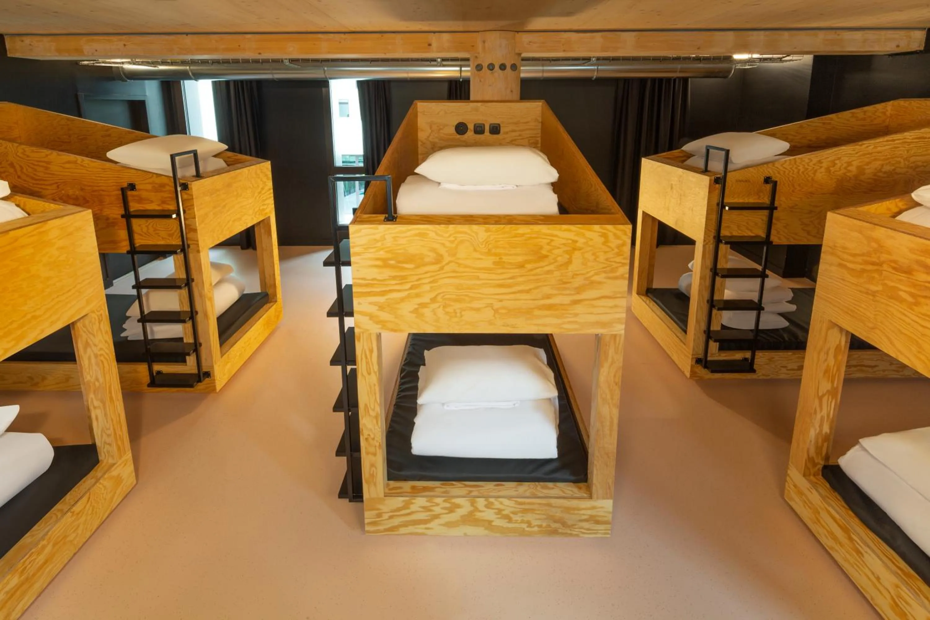 1 Bed in a 12 female shared room in JO&JOE Paris Gentilly - Auberge de Jeunesse