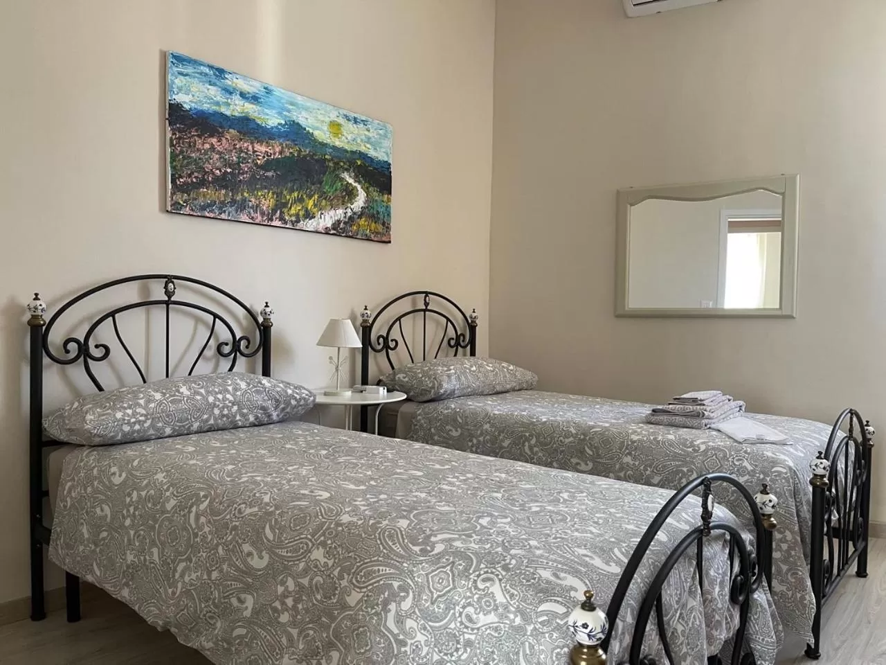 Budget Twin Room in B&B Domus D'Italia