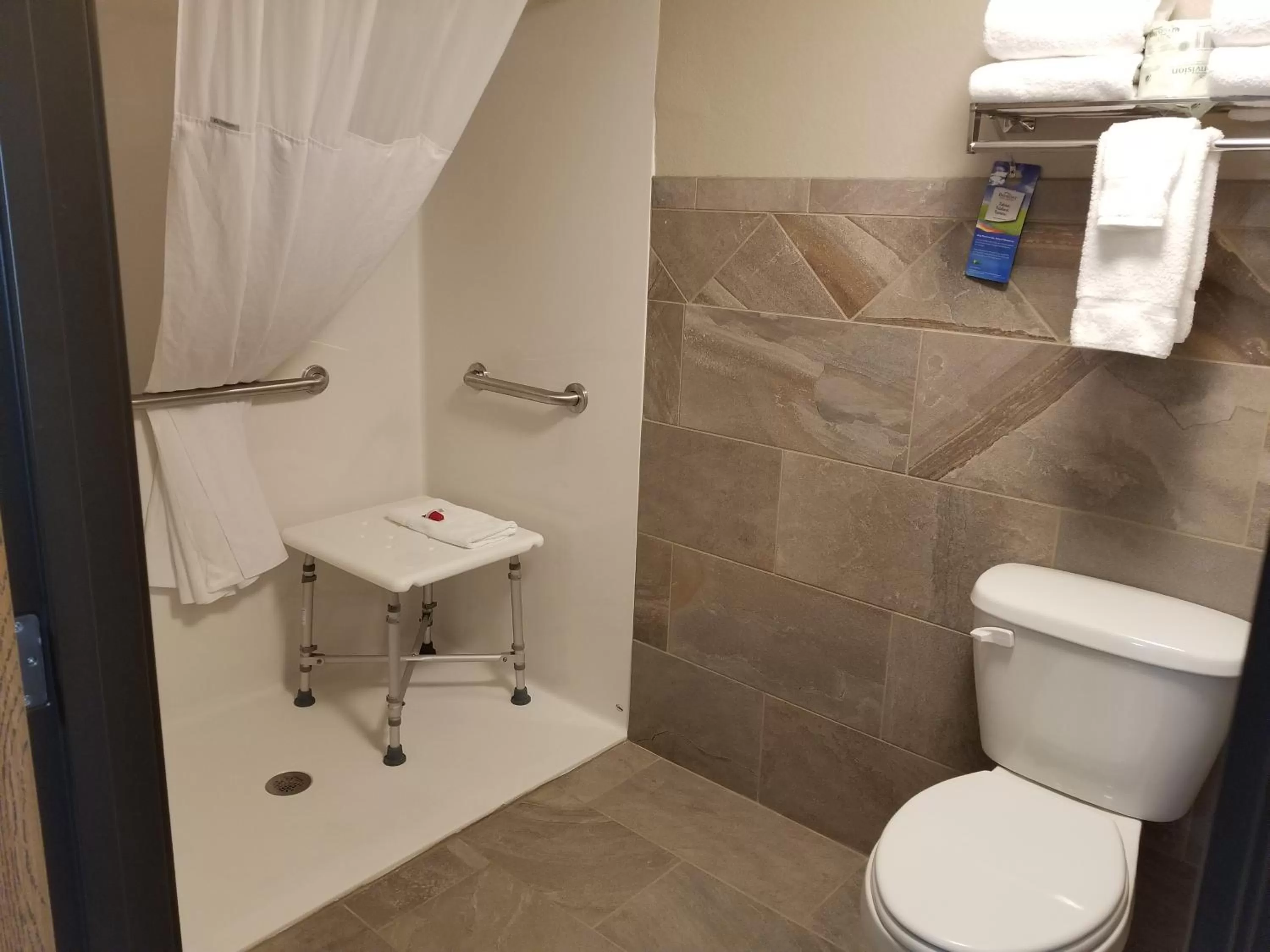Queen Room - Disability Access in Baymont by Wyndham Oacoma