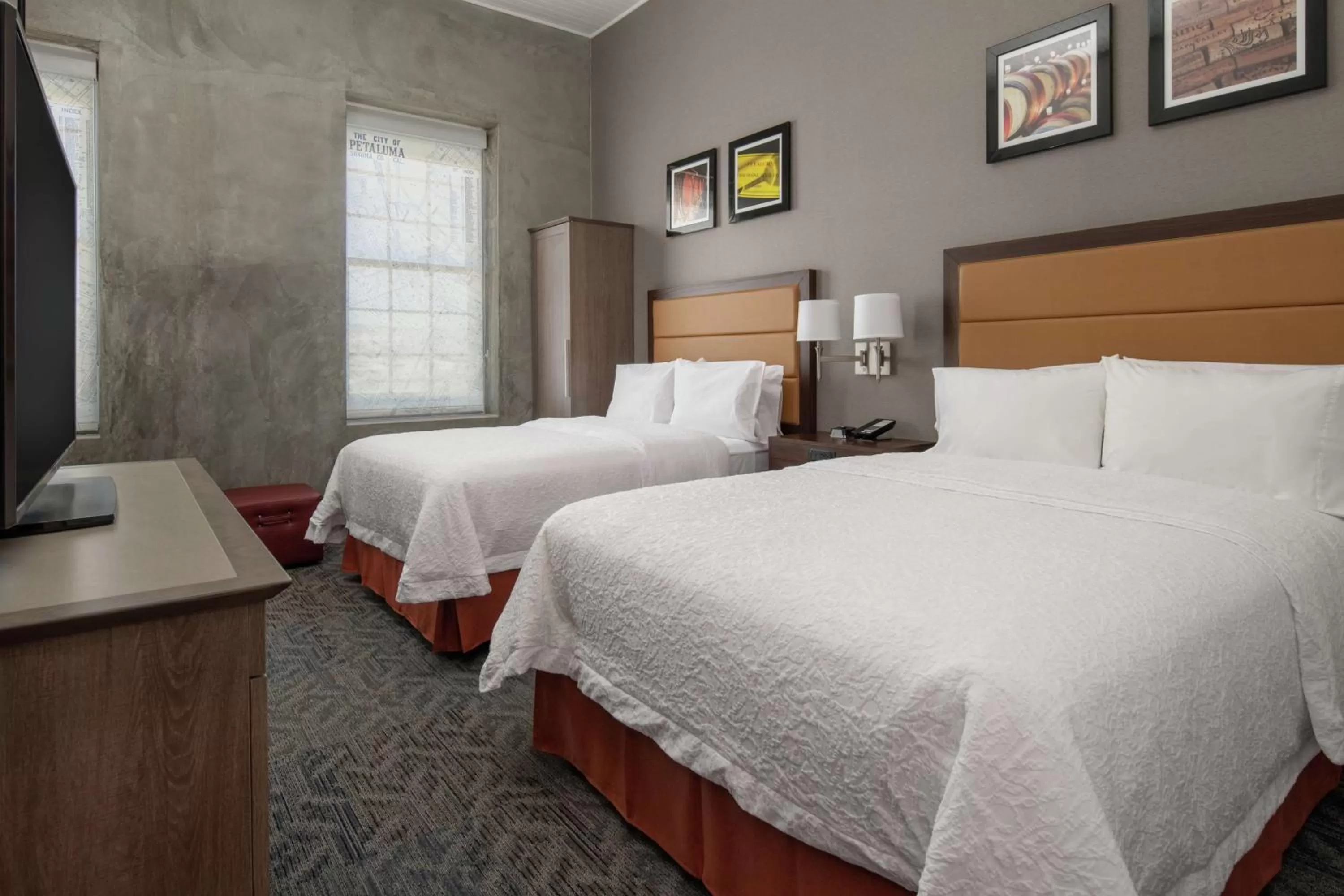 Queen Room with Two Queen Beds - Non-Smoking in Hampton Inn Petaluma, Ca