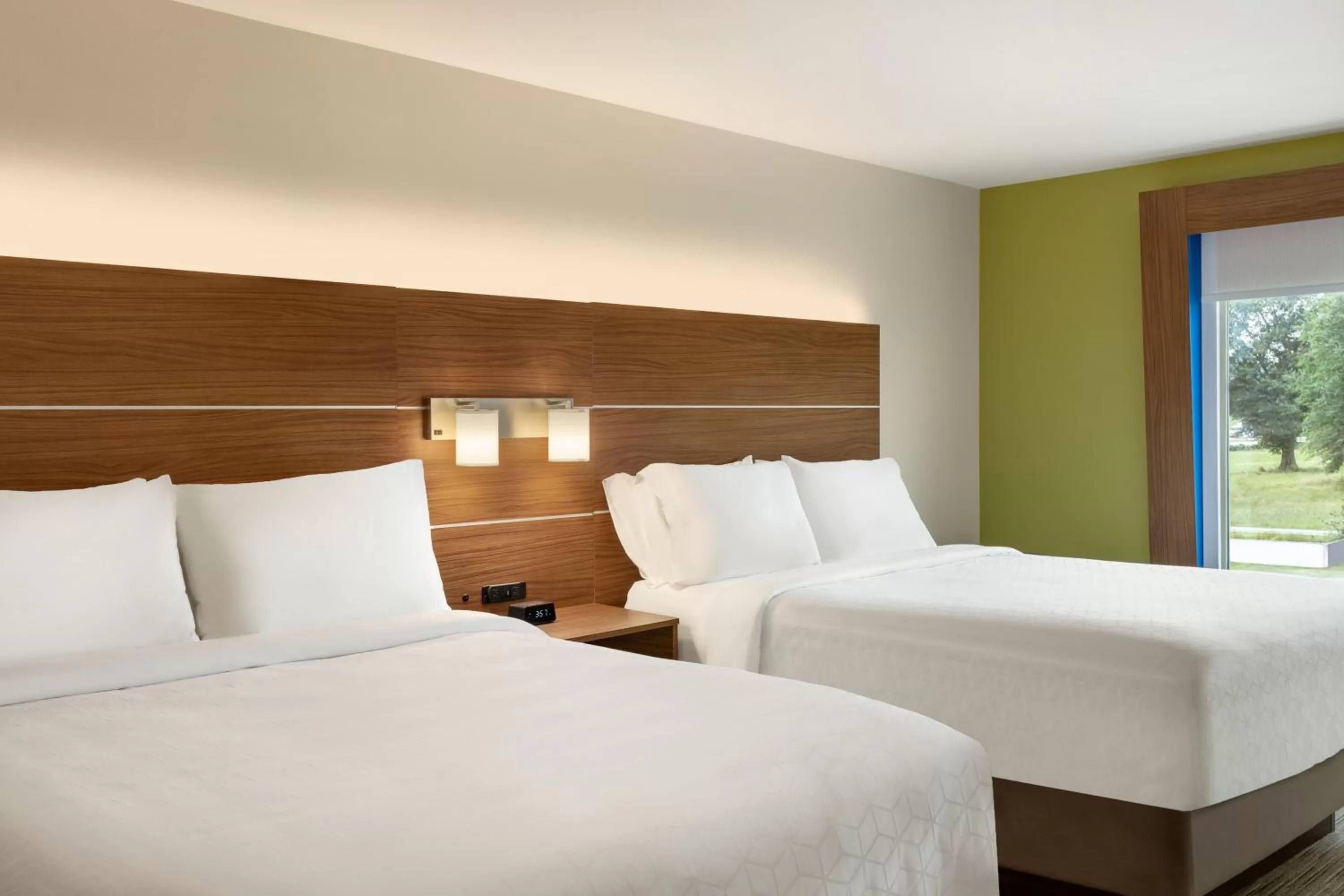 Suite with Two Queen Beds in Holiday Inn Express & Suites Searcy by IHG