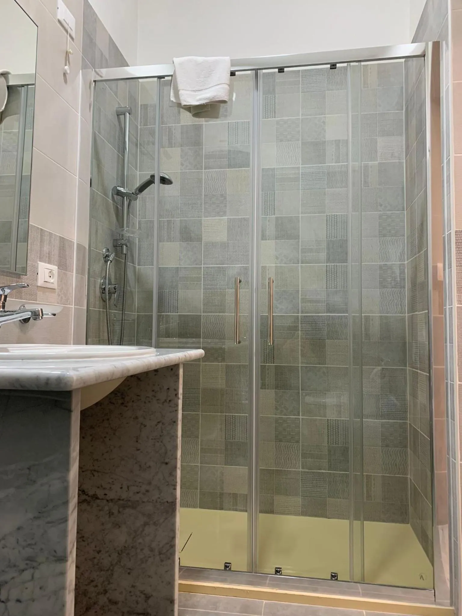 Twin Room in 38 Aira Hotels