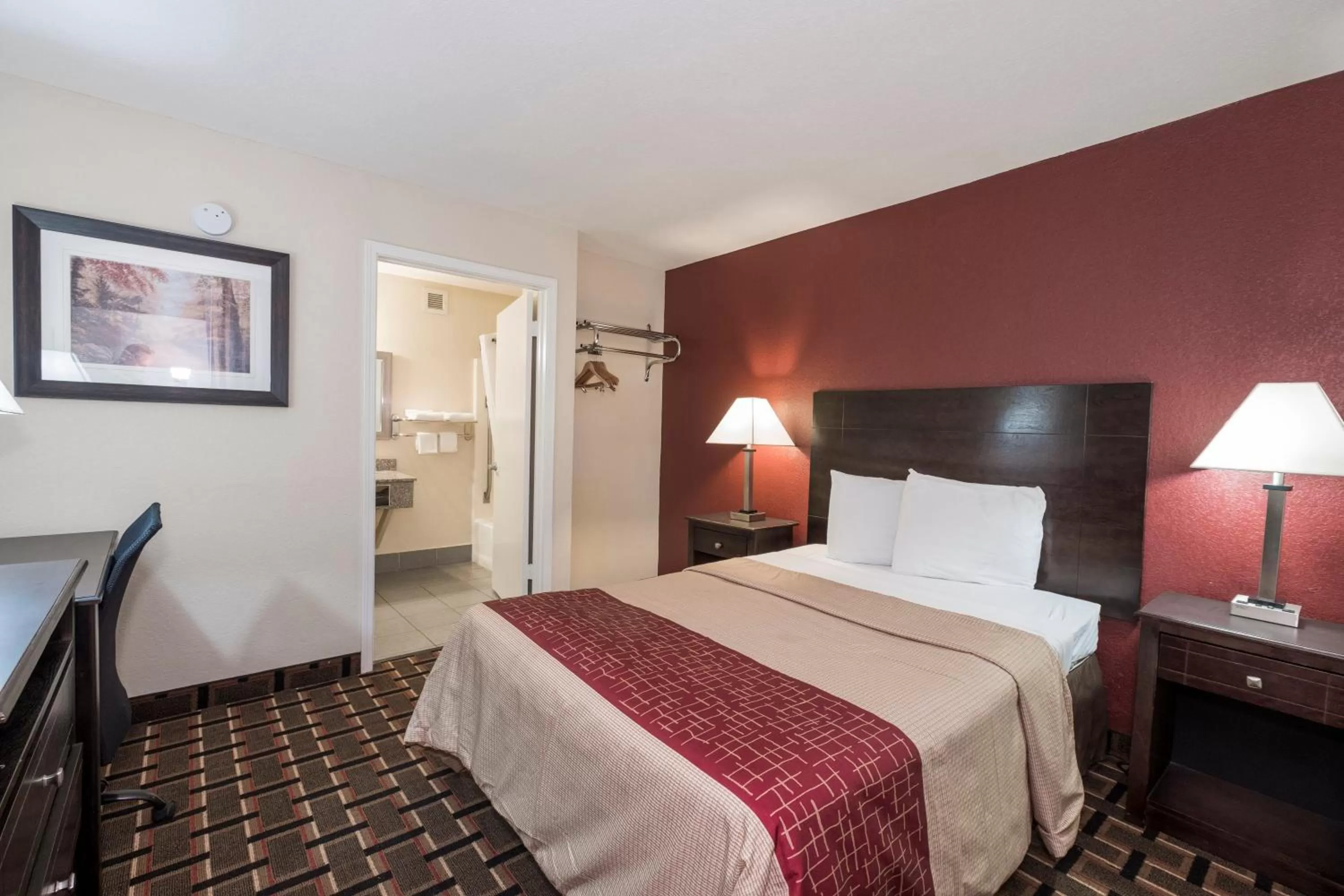  Standard Room with One Double Bed Disability Access Smoking in Red Roof Inn Mobile - Midtown