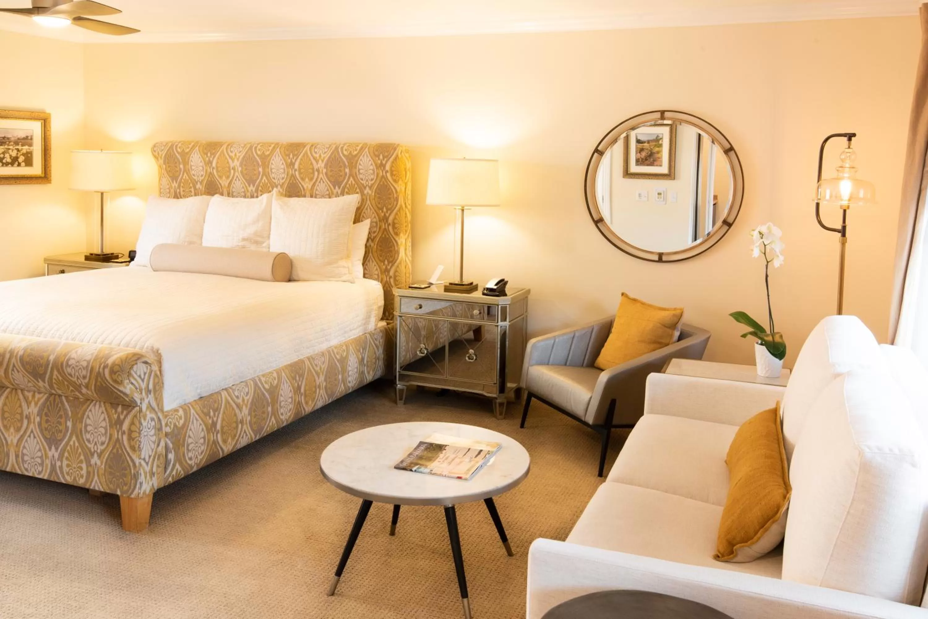 Deluxe King Room with Spa Bath - 2A in Harbor House Inn