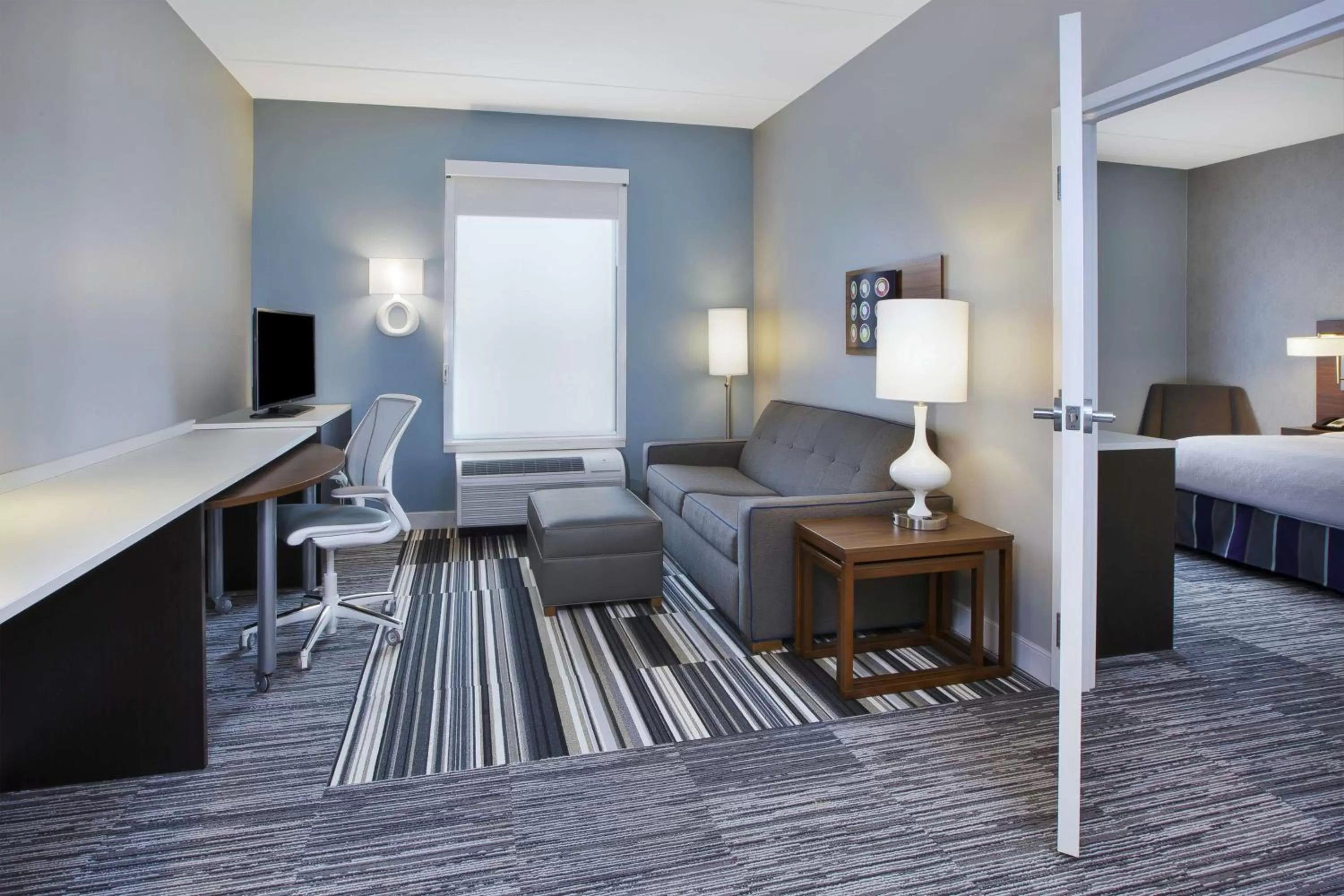 Queen Suite with Roll-In Shower - Mobility Access in Home2 Suites By Hilton Pittsburgh Area Beaver Valley