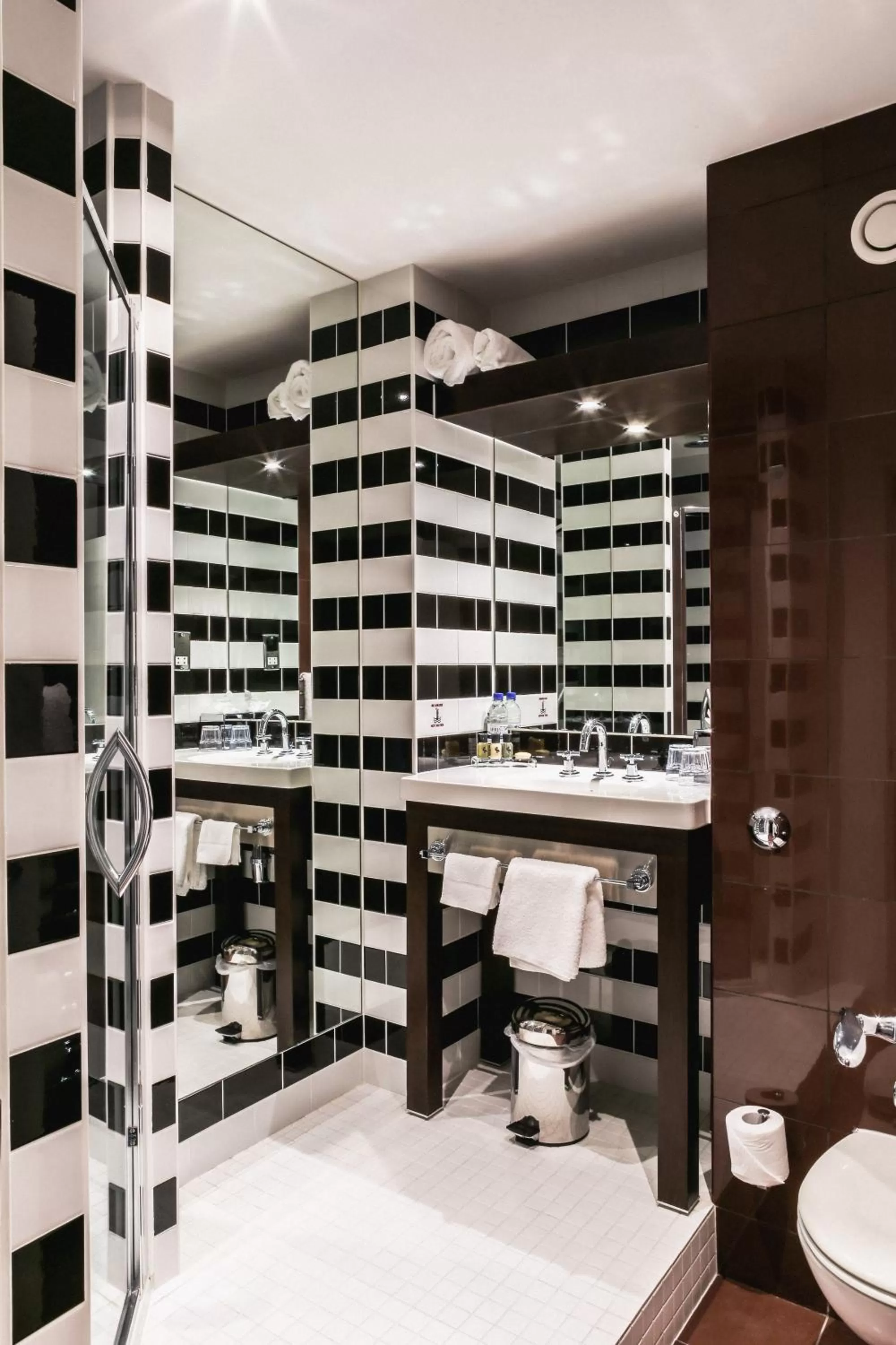 Twin Room in mour hotel