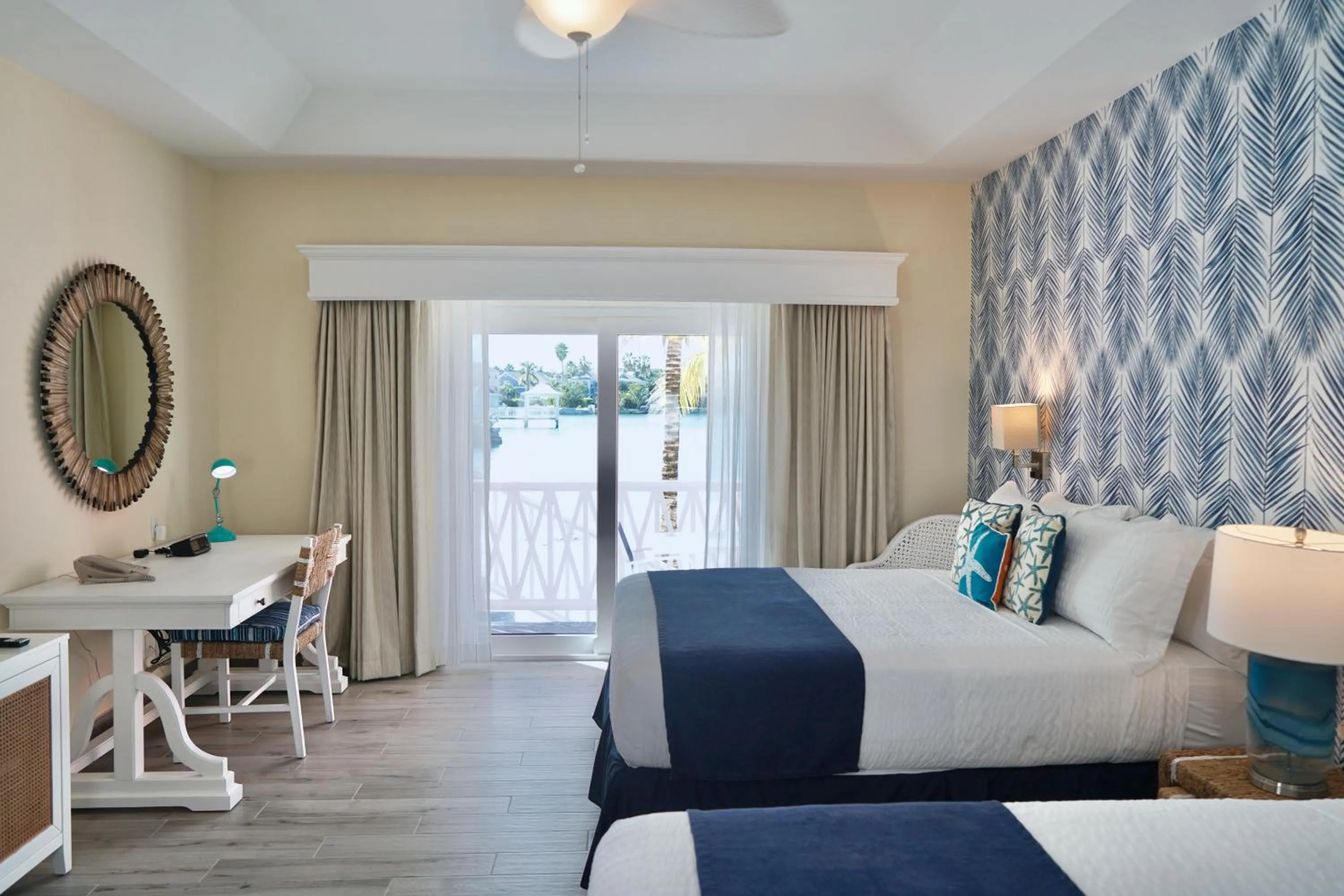 Deluxe Double Room with Balcony in Sandyport Beach Resort