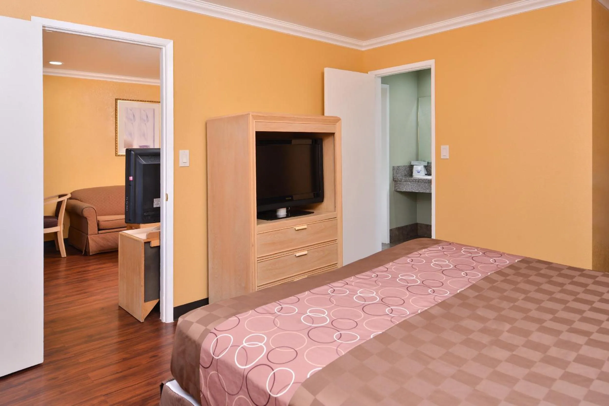 Two Bedroom King Suite with Sofa Bed in Americas Best Value Inn and Suites Clearlake