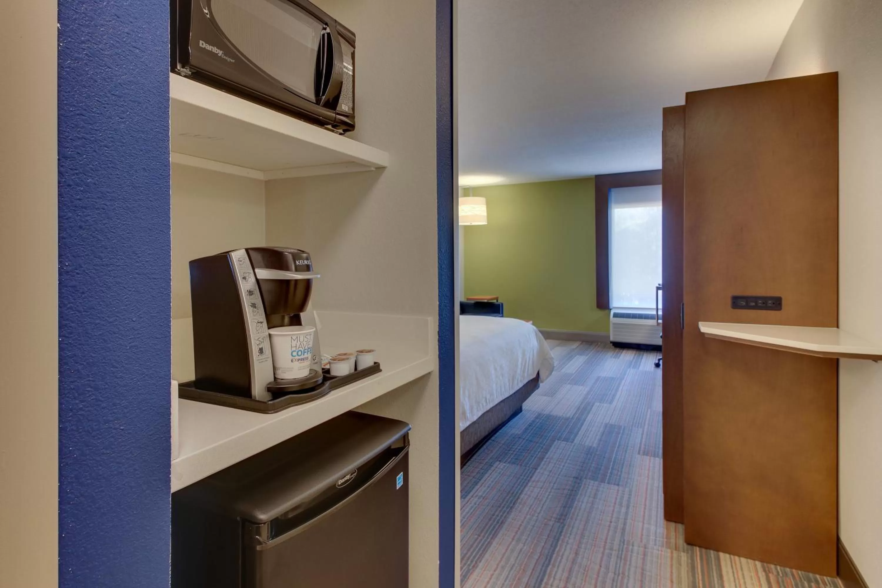 King Room in Holiday Inn Express & Suites Atlanta Perimeter Mall Hotel by IHG