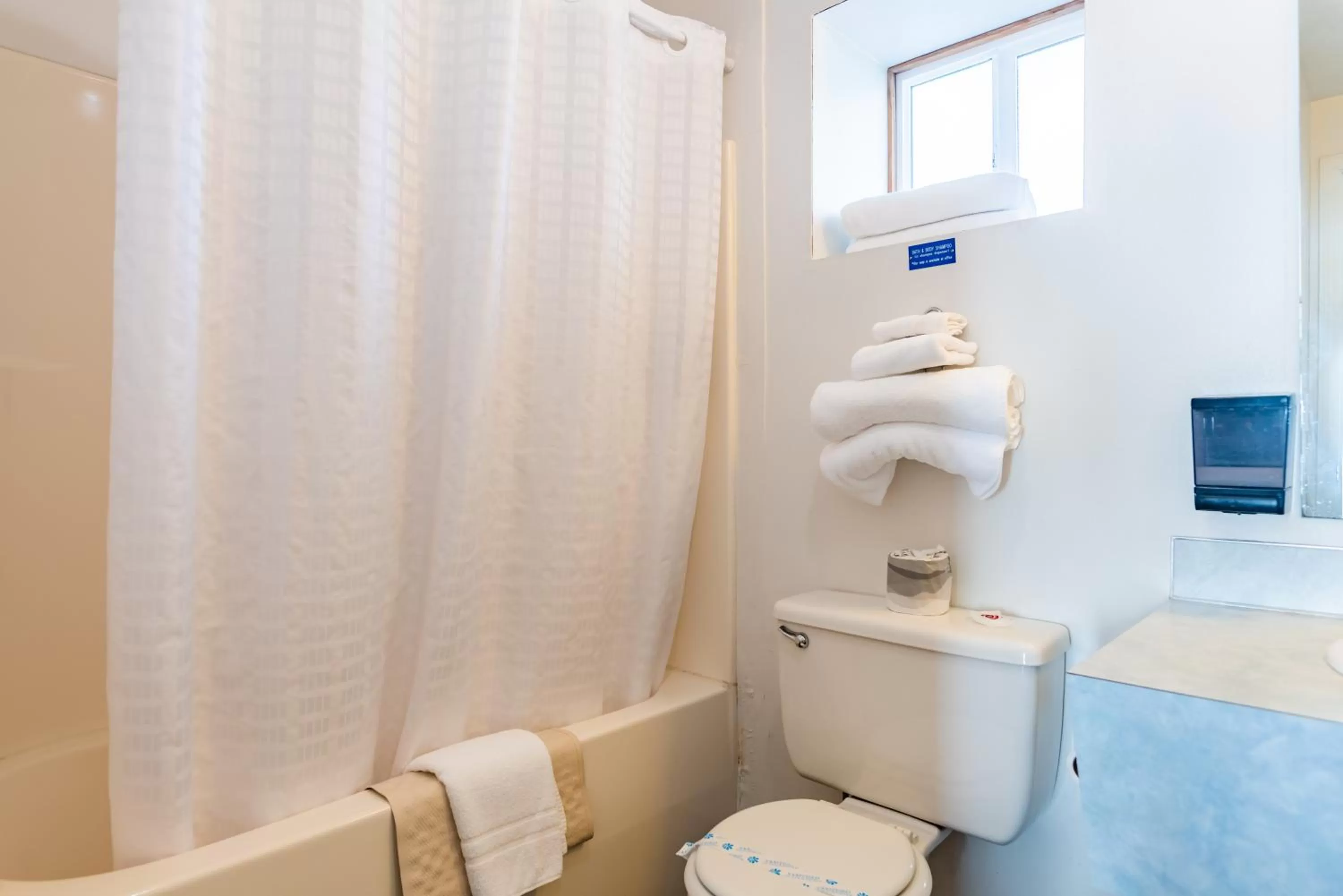 Queen Room with Two Queen Beds in Seagull Beachfront Inn