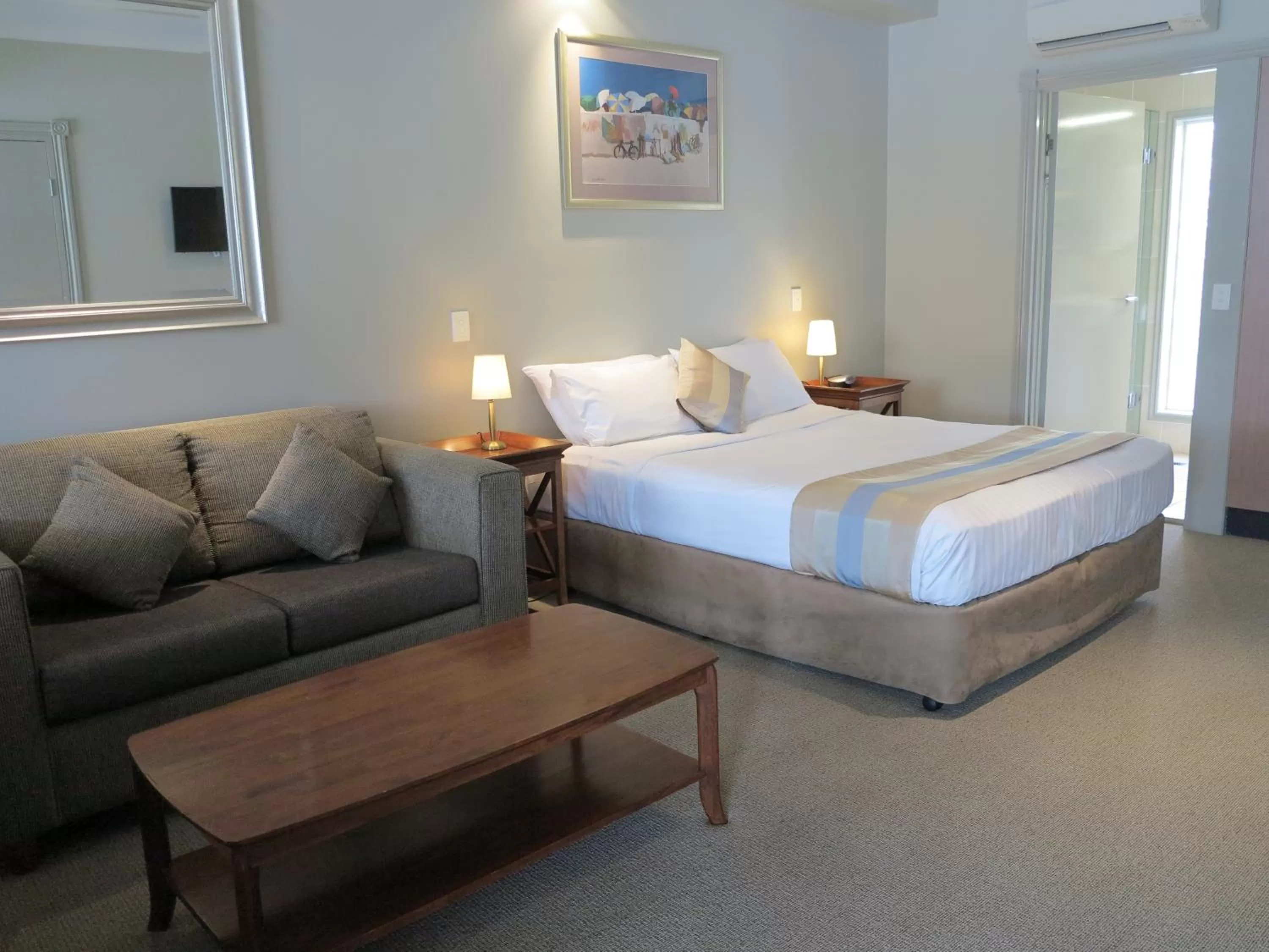 Queen Studio in Shangri-La Gardens