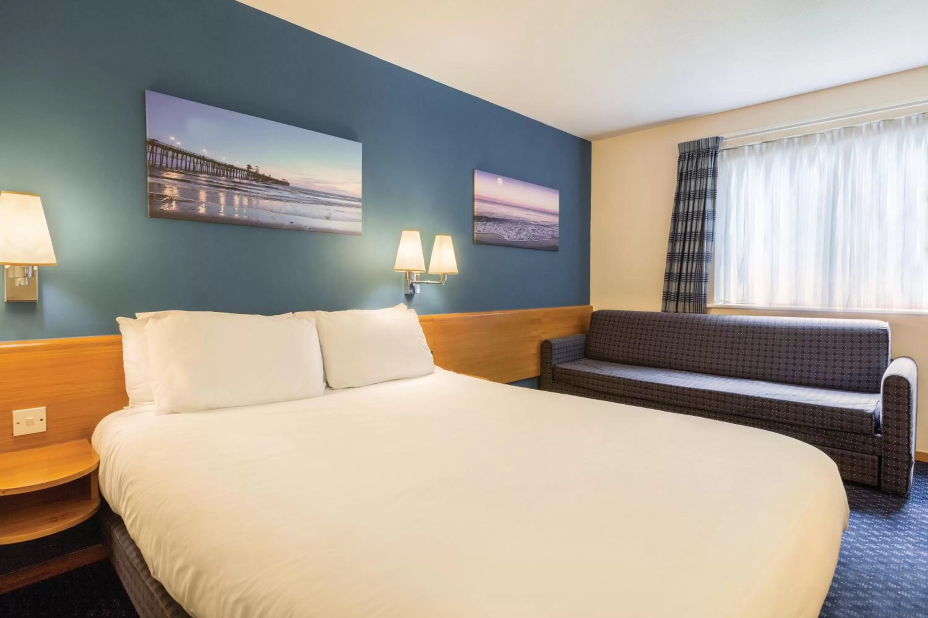 Double Room with Sofa Bed in Days Inn Magor