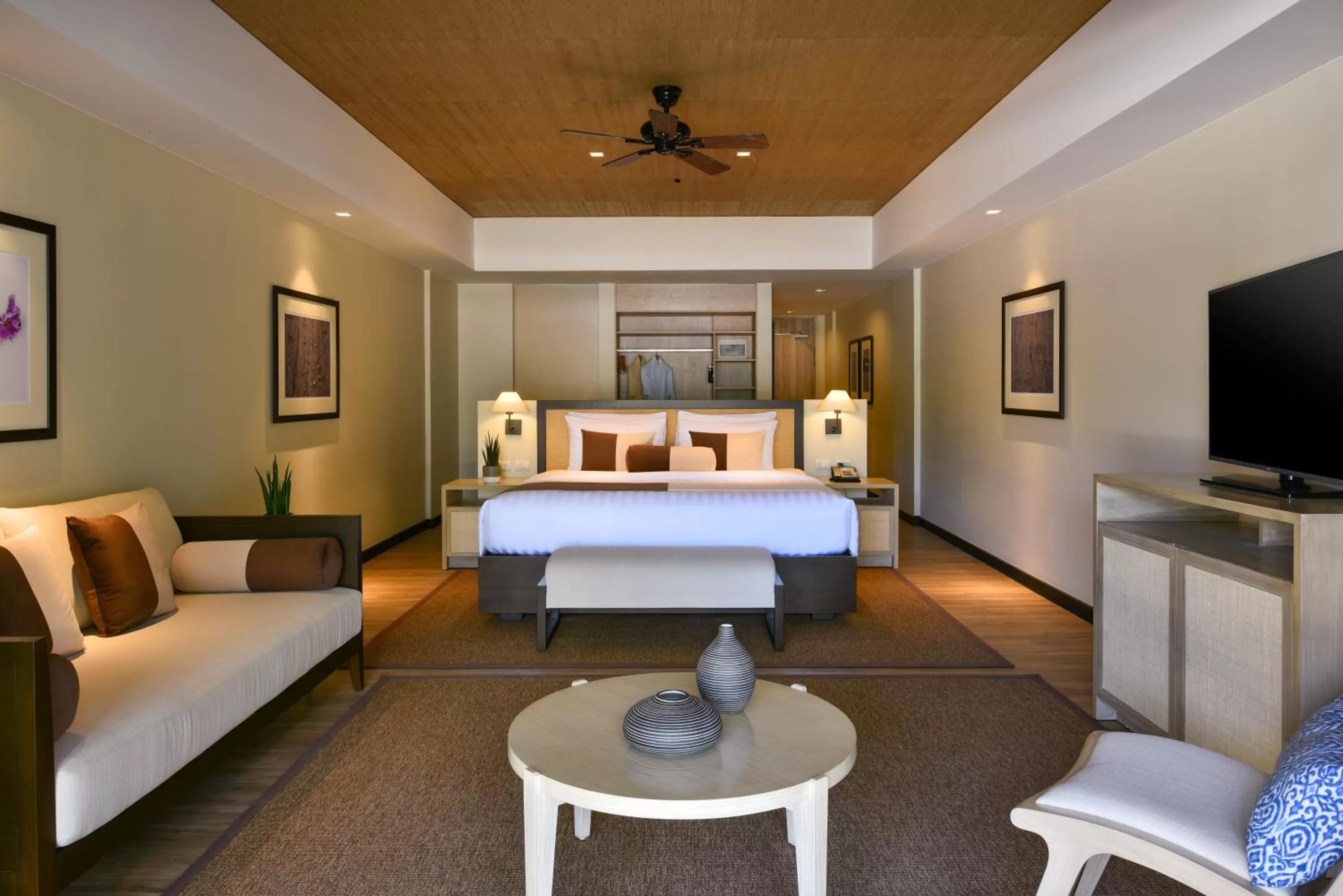 One-Bedroom Suite with 1 King Bed, Pool View in Seda Lio