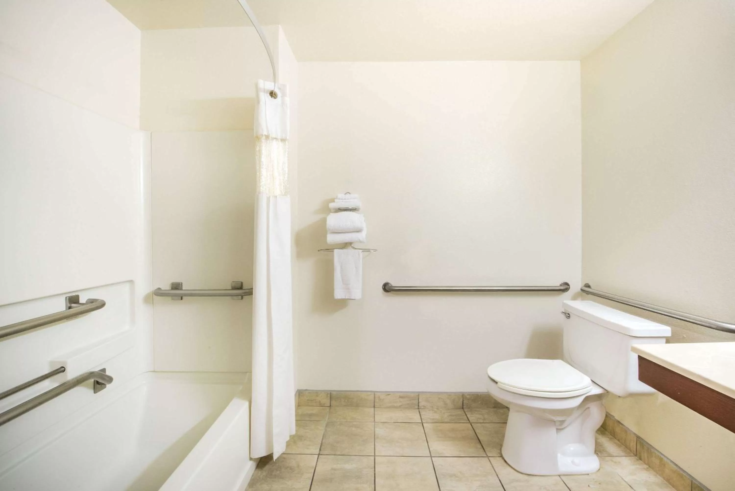 Queen Room with Bath Tub - Mobility Accessible/Non-Smoking in Super 8 by Wyndham Harlingen TX