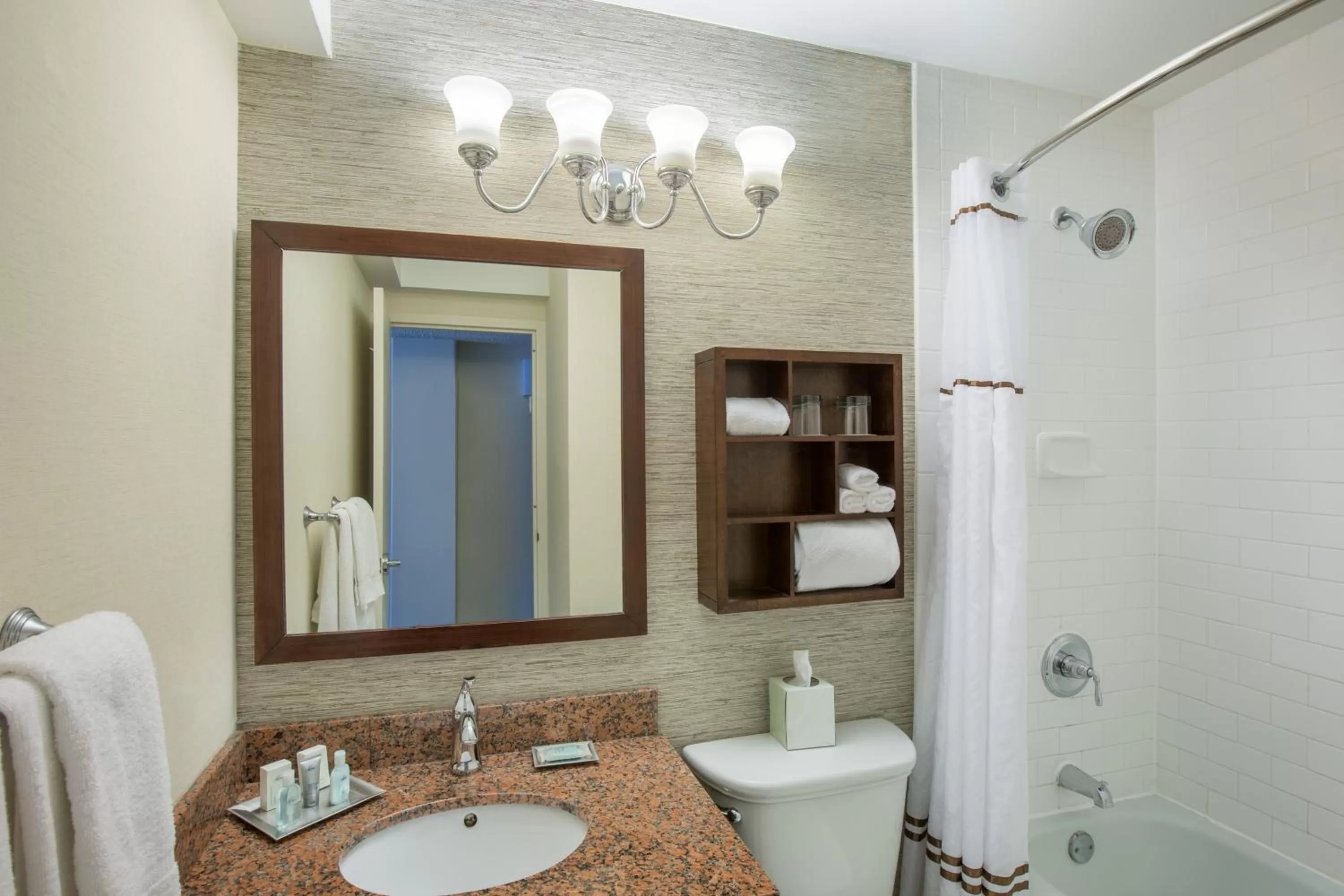 Premium King Room in Wyndham Philadelphia-Historic District